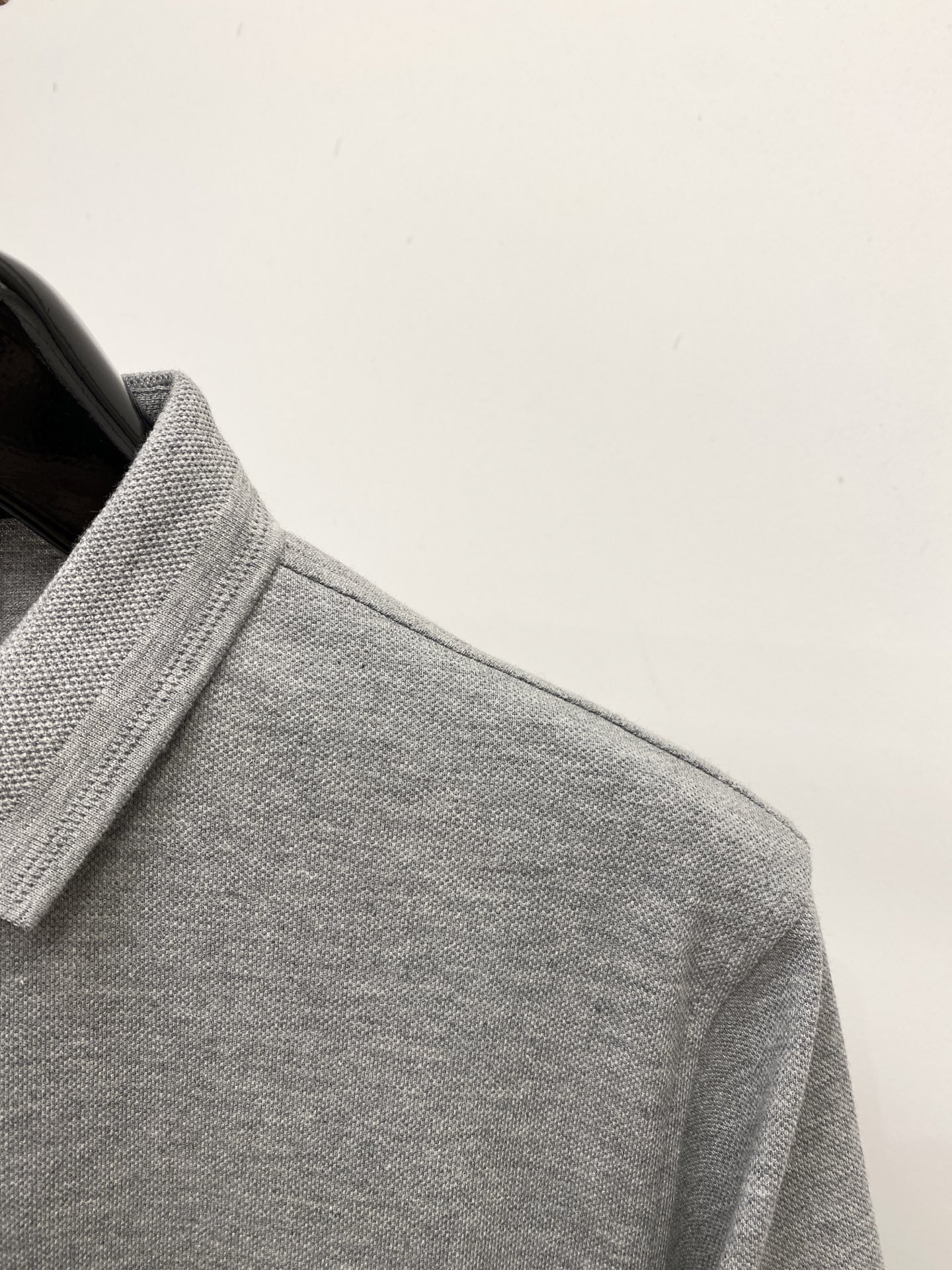 Loro Piana、2026新品短袖T恤，帅气时尚，胸前精致刺绣字母logo，简约百搭款。面料棉 不仅