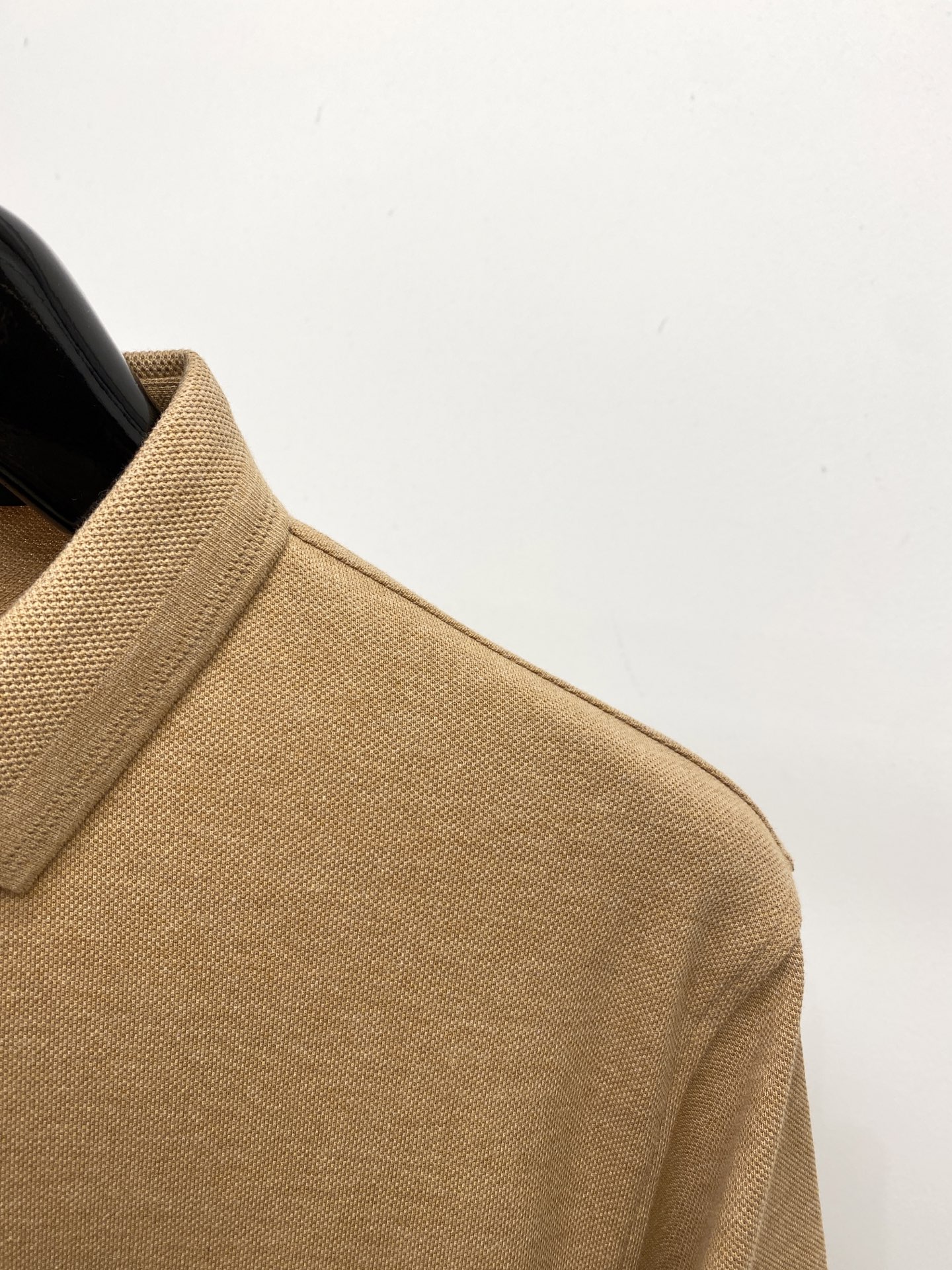 Loro Piana、2026新品短袖T恤，帅气时尚，胸前精致刺绣字母logo，简约百搭款。面料棉 不仅
