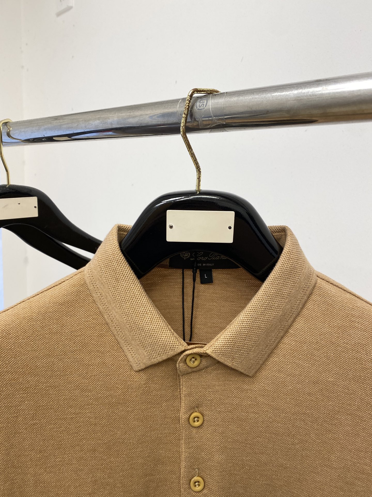 Loro Piana、2026新品短袖T恤，帅气时尚，胸前精致刺绣字母logo，简约百搭款。面料棉 不仅