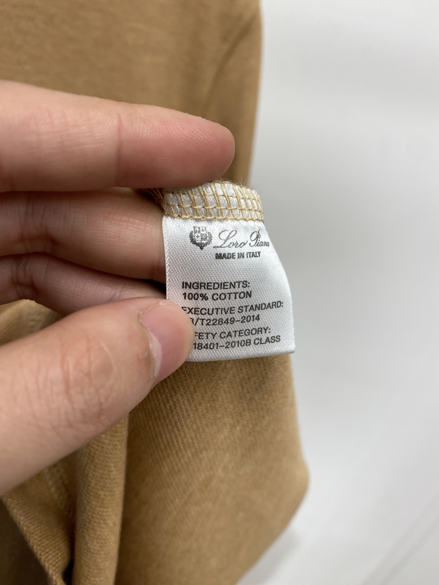 Loro Piana、2026新品短袖T恤，帅气时尚，胸前精致刺绣字母logo，简约百搭款。面料棉 不仅