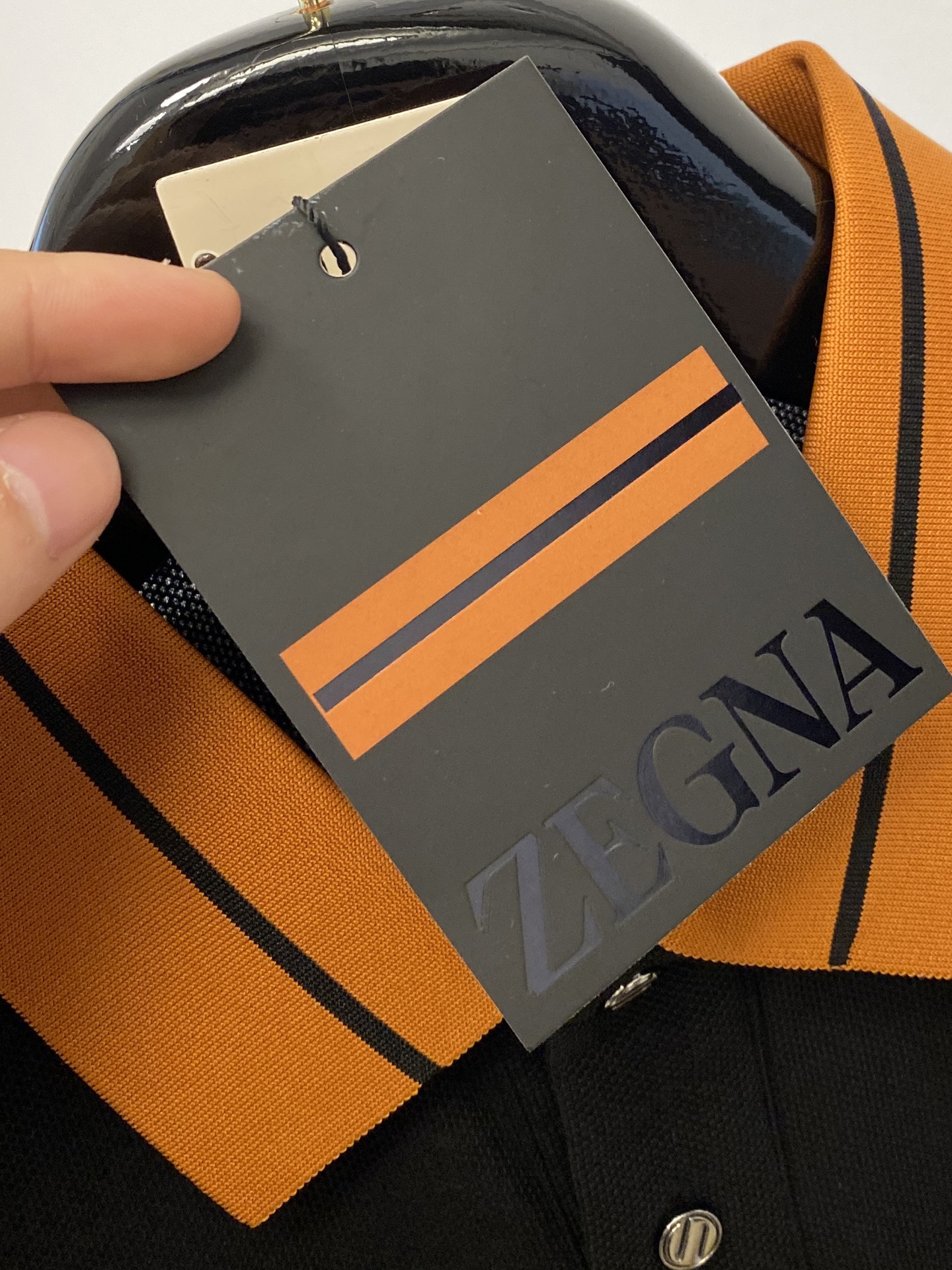 杰尼亚、2026新品短袖T恤，帅气时尚，胸前设计凹凸印胶字母logo，简约百搭款。面料棉 不仅挺括，保持