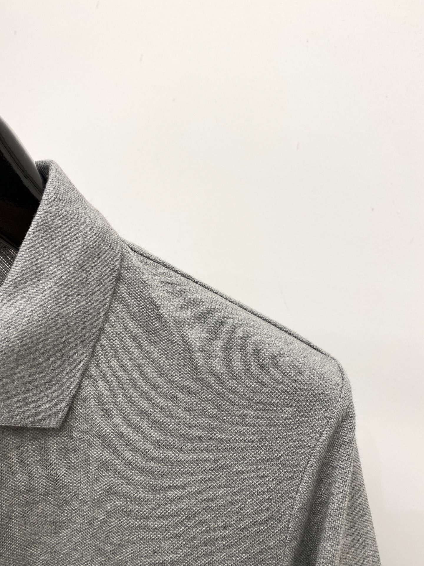 Loro Piana、2026新品短袖T恤，帅气时尚，胸前精致刺绣字母logo，简约百搭款。面料棉 不仅