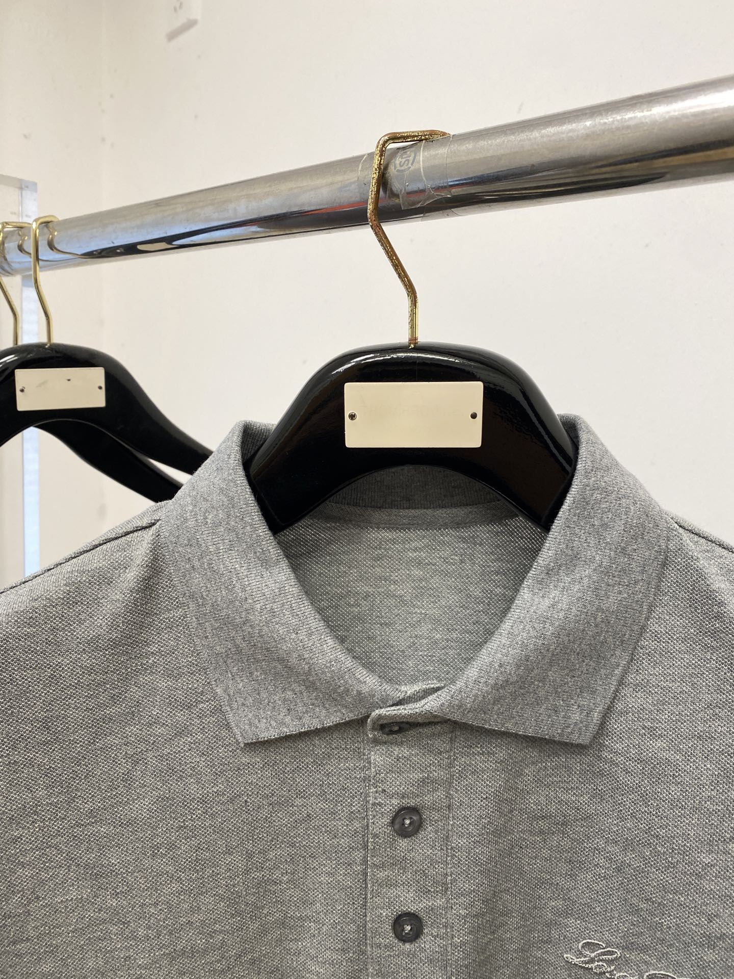 Loro Piana、2026新品短袖T恤，帅气时尚，胸前精致刺绣字母logo，简约百搭款。面料棉 不仅