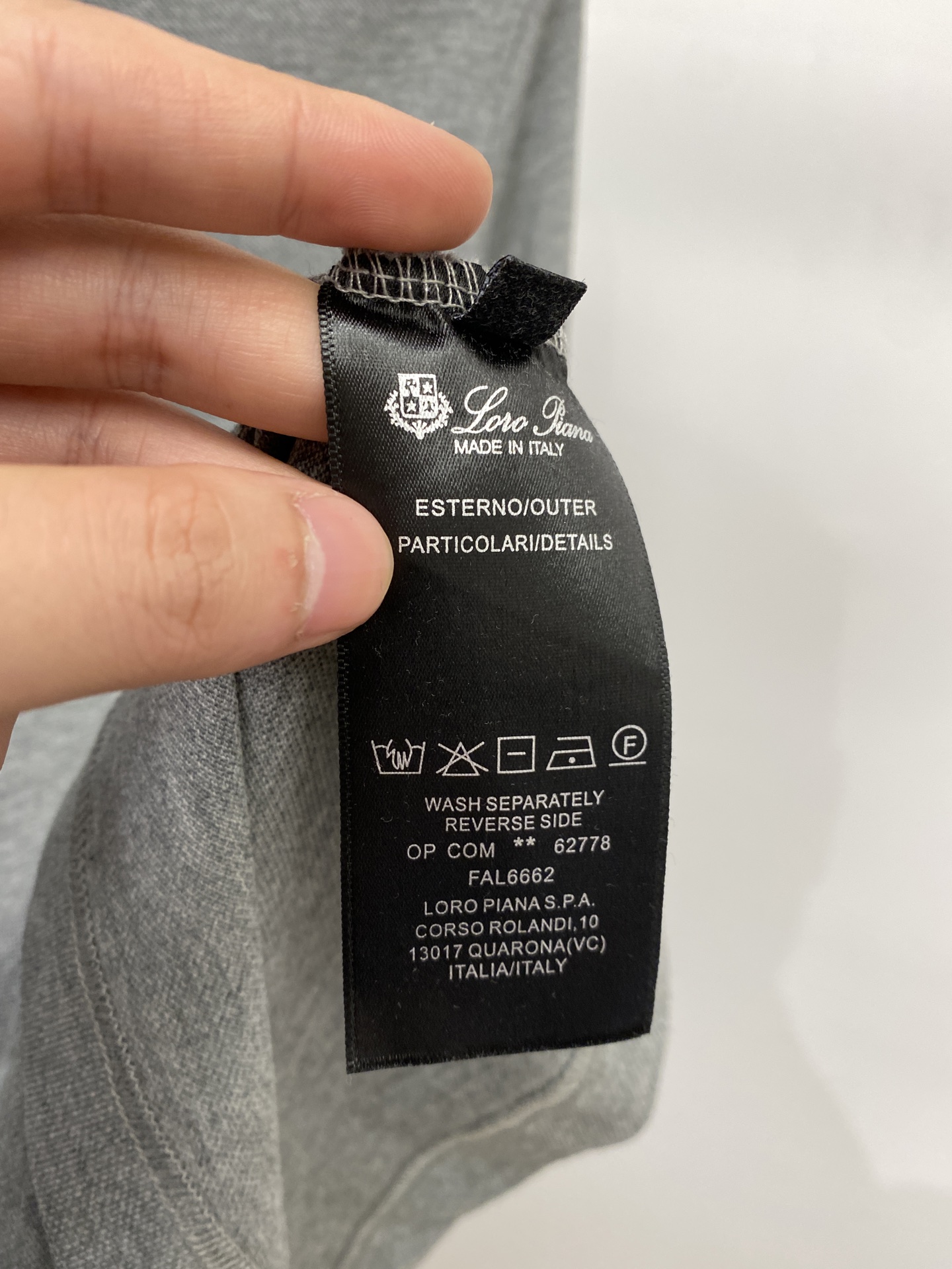 Loro Piana、2026新品短袖T恤，帅气时尚，胸前精致刺绣字母logo，简约百搭款。面料棉 不仅