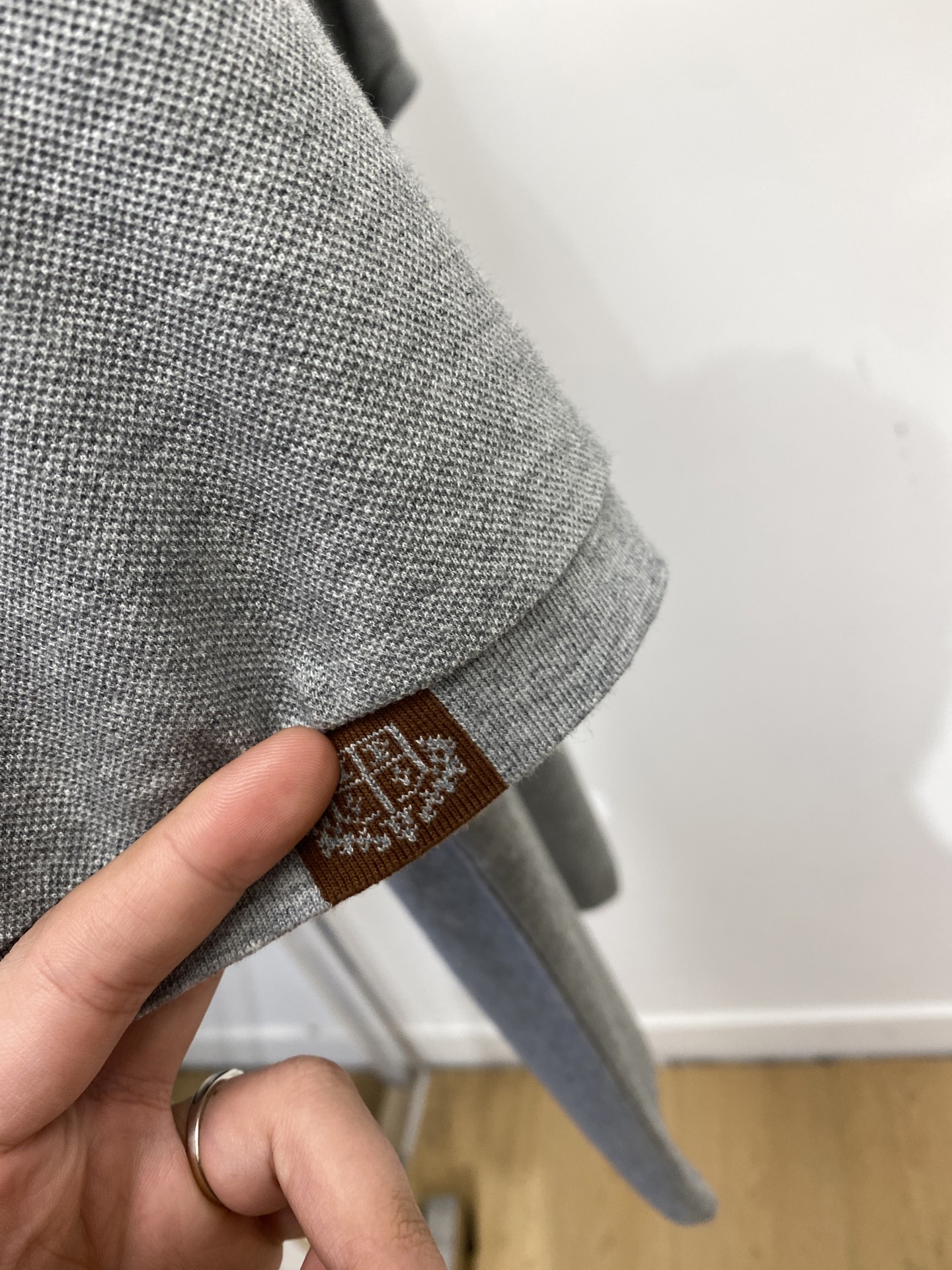 Loro Piana、2026新品短袖T恤，帅气时尚，胸前精致刺绣字母logo，简约百搭款。面料棉 不仅