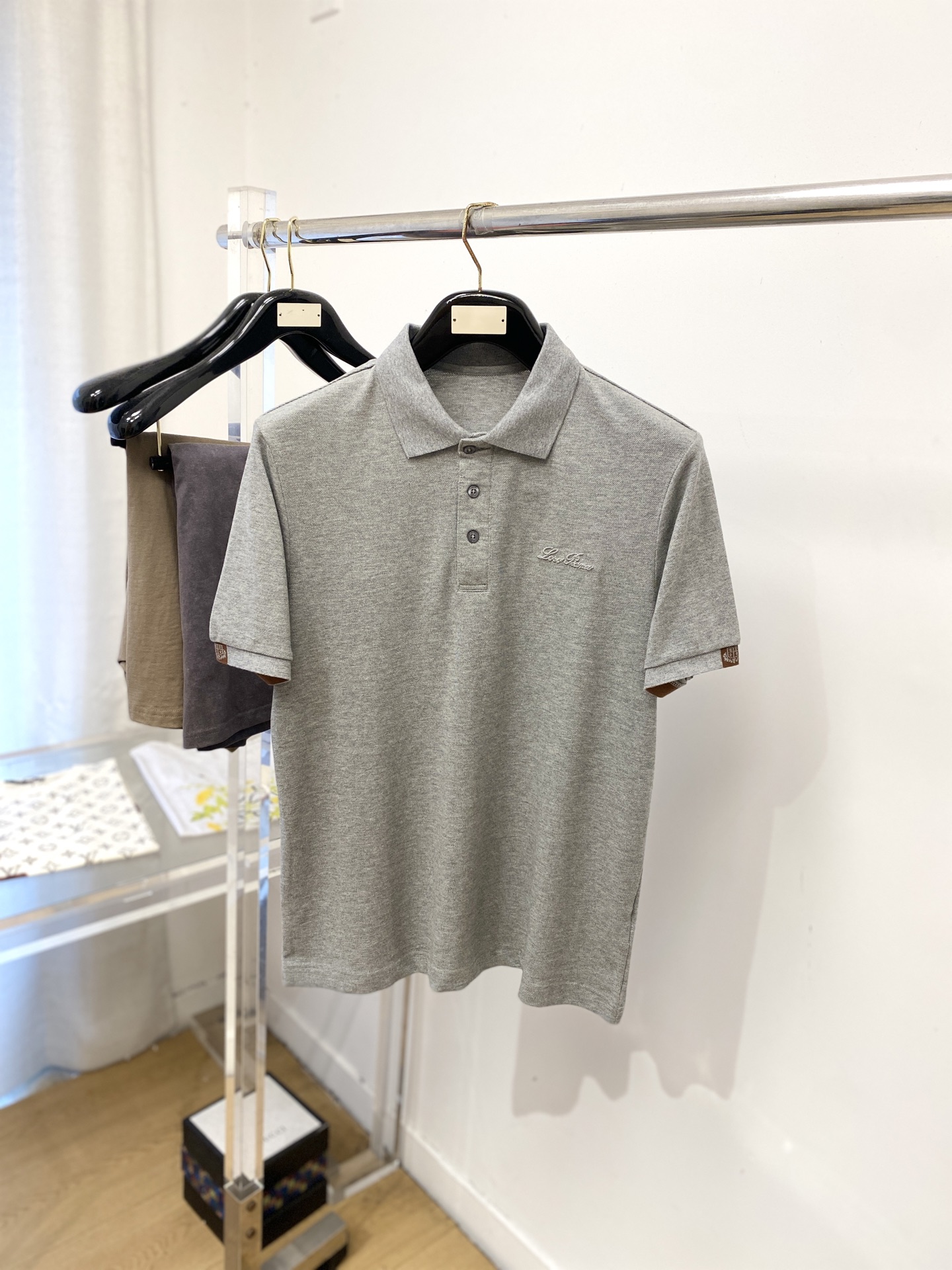 Loro Piana、2026新品短袖T恤，帅气时尚，胸前精致刺绣字母logo，简约百搭款。面料棉 不仅