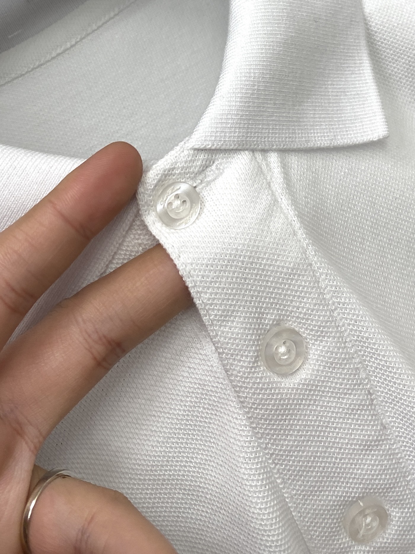 Loro Piana、2026新品短袖T恤，帅气时尚，胸前精致刺绣字母logo，简约百搭款。面料棉 不仅
