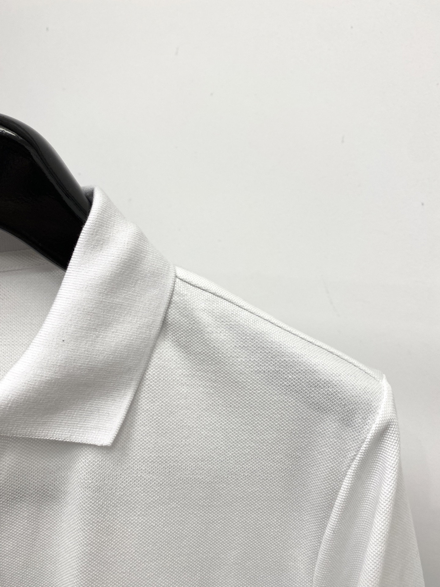 Loro Piana、2026新品短袖T恤，帅气时尚，胸前精致刺绣字母logo，简约百搭款。面料棉 不仅