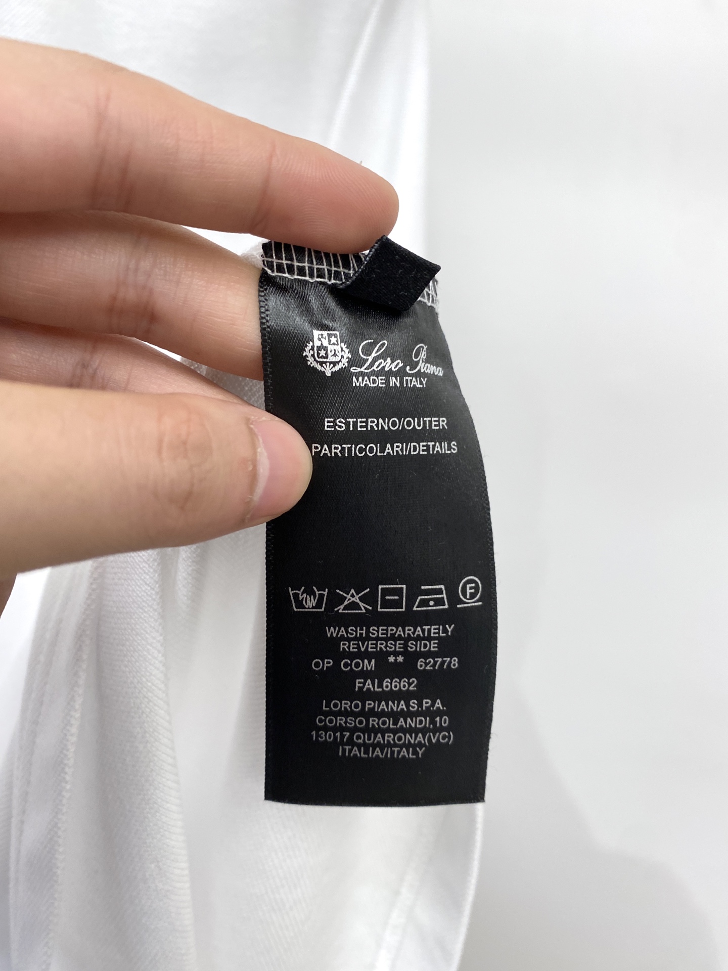 Loro Piana、2026新品短袖T恤，帅气时尚，胸前精致刺绣字母logo，简约百搭款。面料棉 不仅