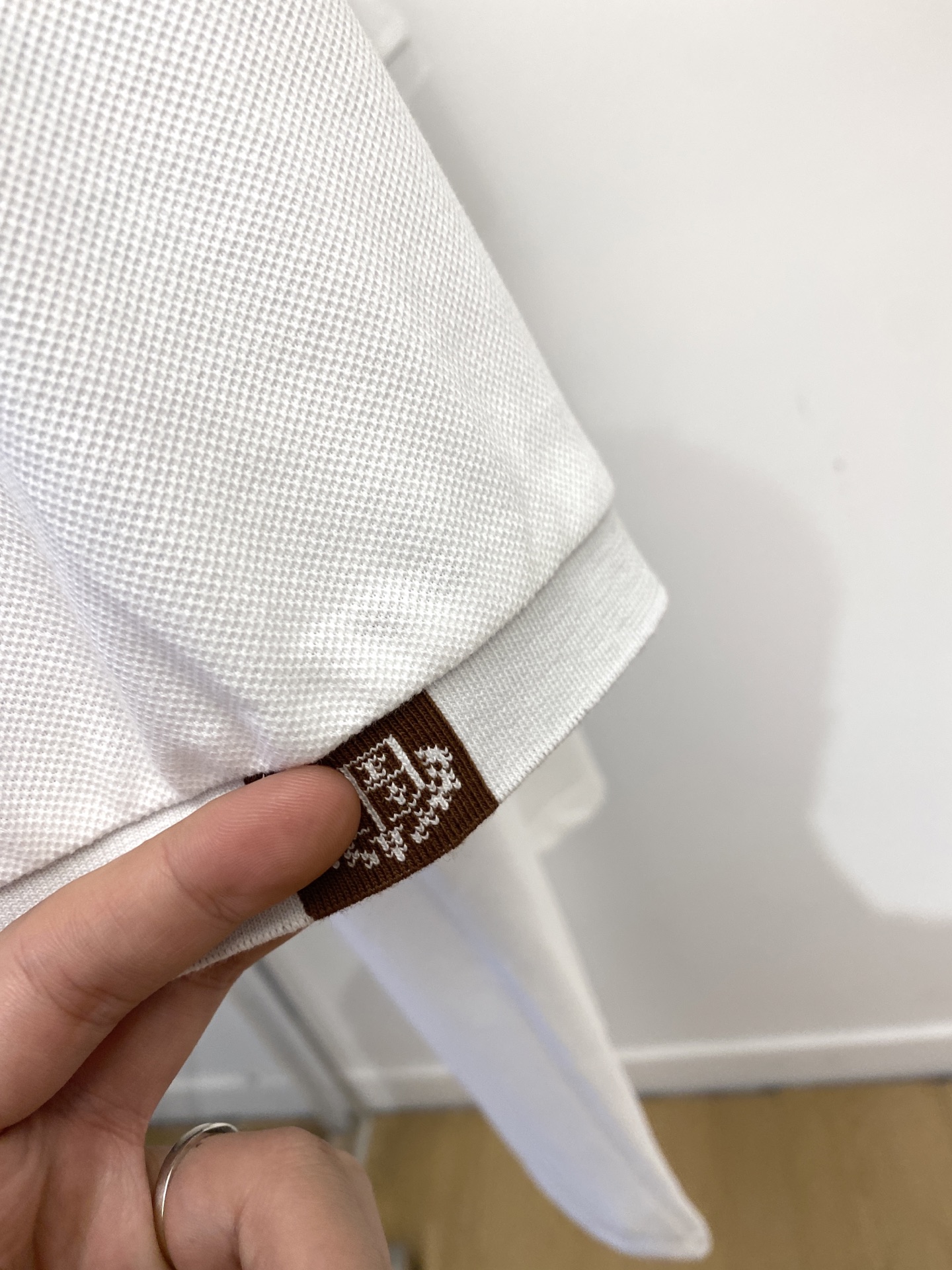 Loro Piana、2026新品短袖T恤，帅气时尚，胸前精致刺绣字母logo，简约百搭款。面料棉 不仅