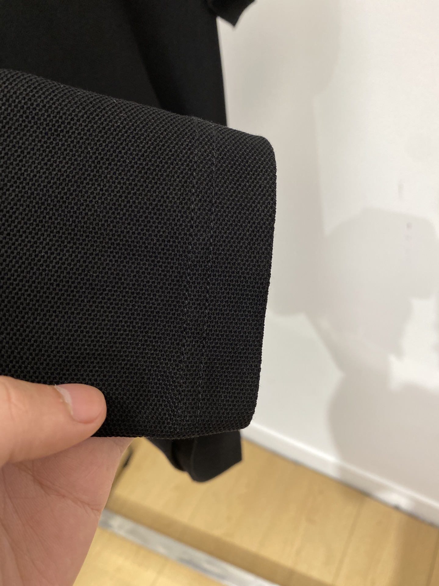 Kiton、2026新品短袖T恤，帅气时尚，胸前精致刺绣字母logo，简约百搭款。面料棉 不仅挺括，保持