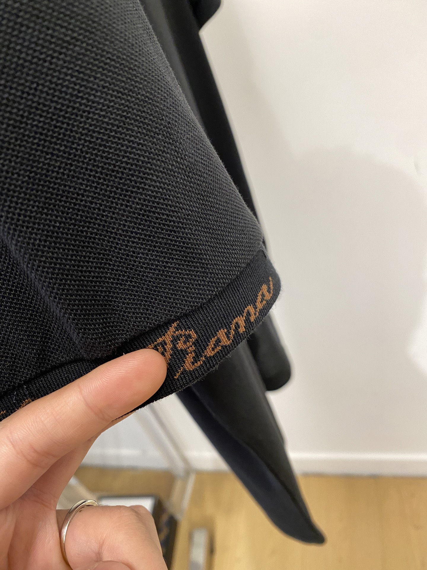 Loro Piana、2026新品短袖T恤，帅气时尚，胸前精致刺绣图案logo，简约百搭款。面料棉 不仅