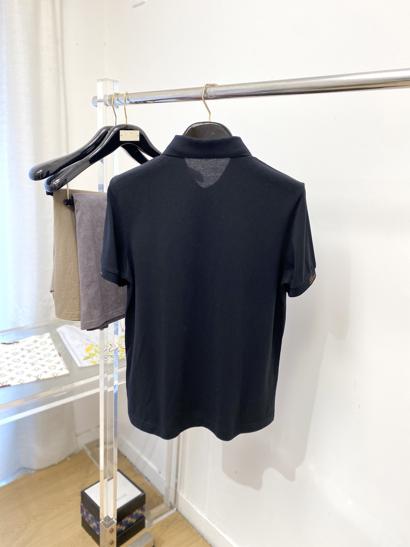 Loro Piana、2026新品短袖T恤，帅气时尚，胸前精致刺绣图案logo，简约百搭款。面料棉 不仅