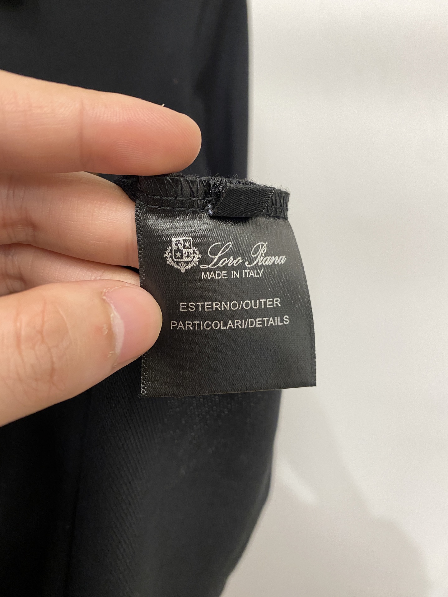 Loro Piana、2026新品短袖T恤，帅气时尚，胸前精致刺绣图案logo，简约百搭款。面料棉 不仅