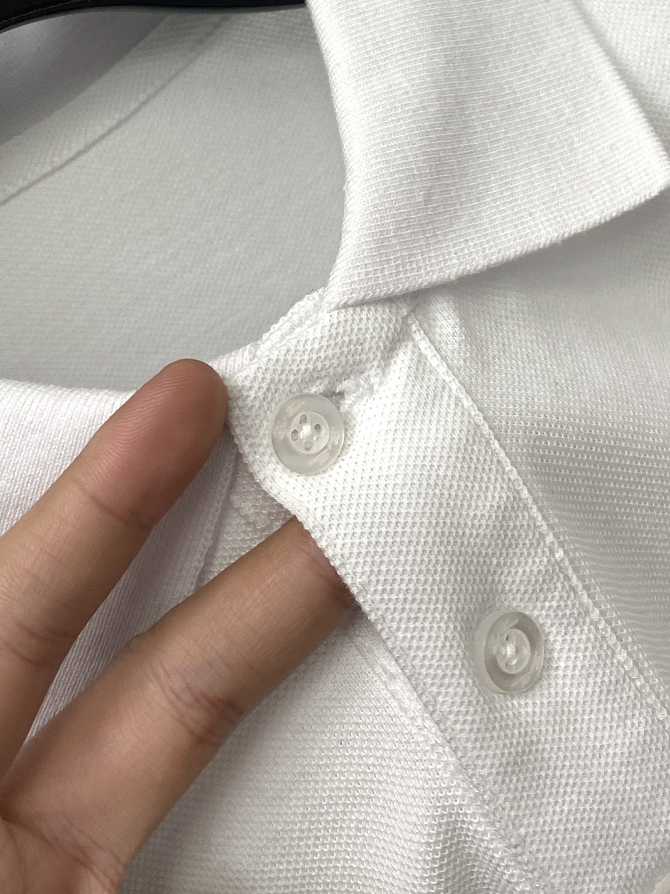 Loro Piana、2026新品短袖T恤，帅气时尚，胸前精致刺绣图案logo，简约百搭款。面料棉 不仅