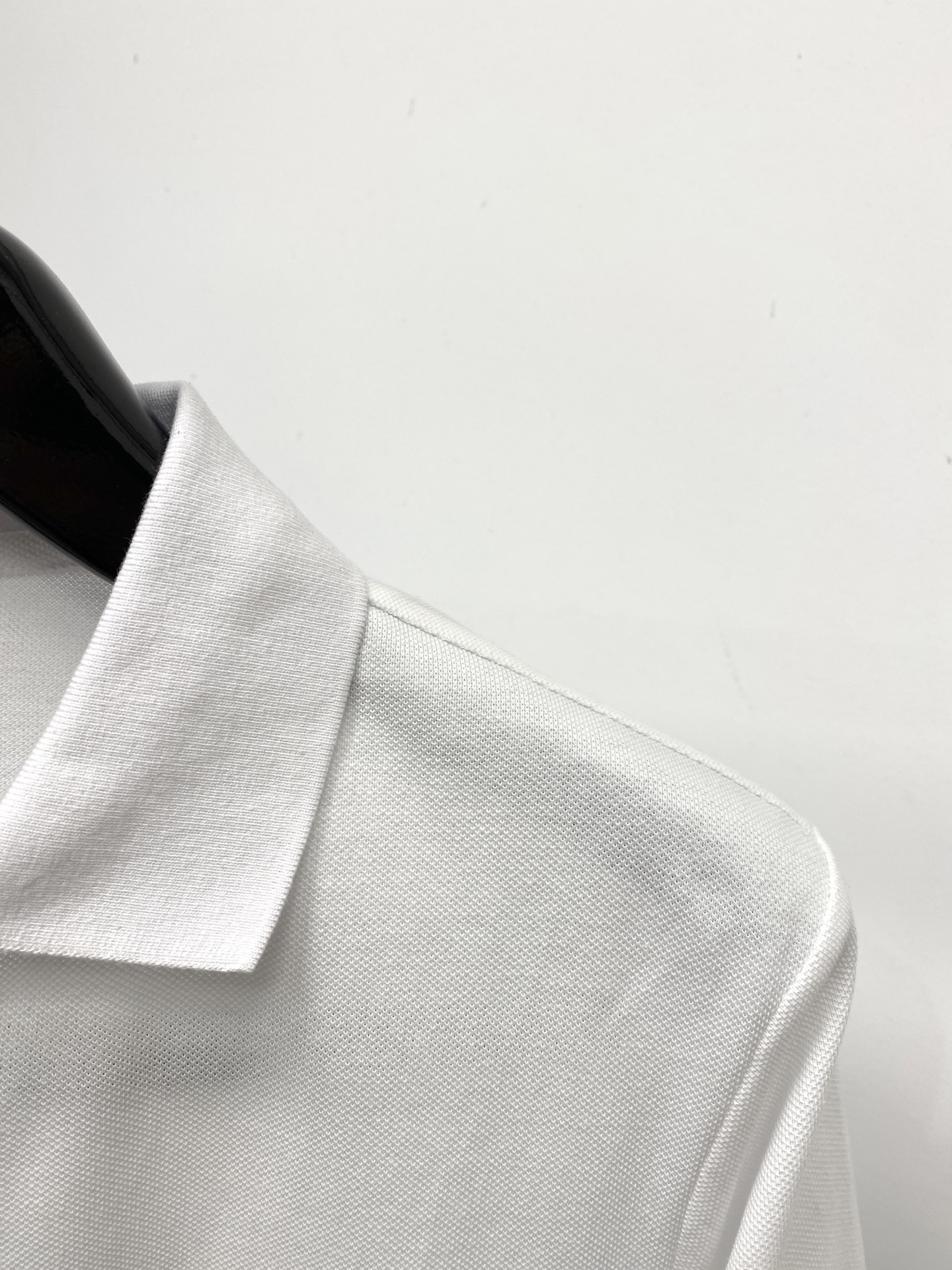 Loro Piana、2026新品短袖T恤，帅气时尚，胸前精致刺绣图案logo，简约百搭款。面料棉 不仅