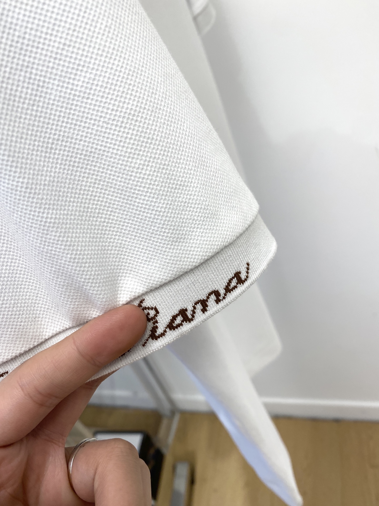 Loro Piana、2026新品短袖T恤，帅气时尚，胸前精致刺绣图案logo，简约百搭款。面料棉 不仅