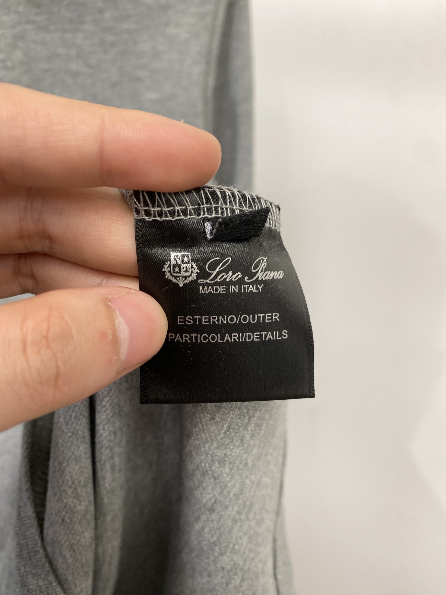 Loro Piana、2026新品短袖T恤，帅气时尚，胸前精致刺绣图案logo，简约百搭款。面料棉 不仅