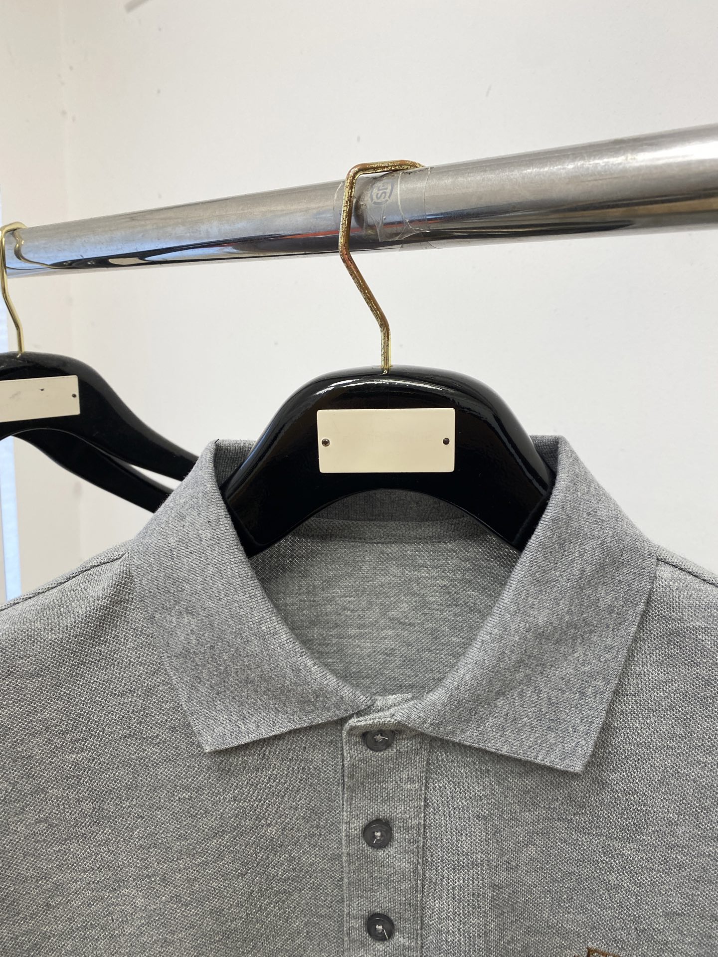 Loro Piana、2026新品短袖T恤，帅气时尚，胸前精致刺绣图案logo，简约百搭款。面料棉 不仅