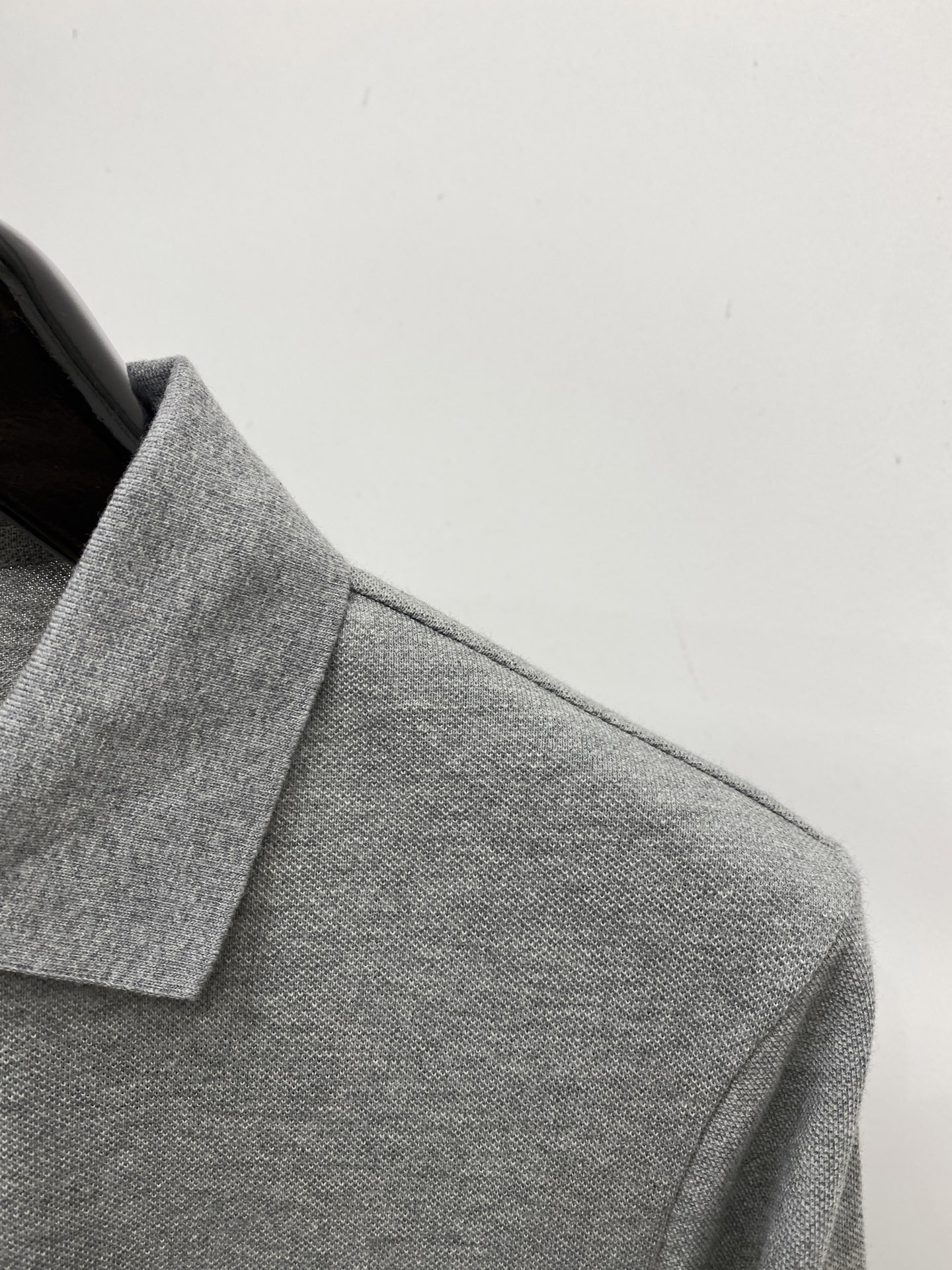 Loro Piana、2026新品短袖T恤，帅气时尚，胸前精致刺绣图案logo，简约百搭款。面料棉 不仅