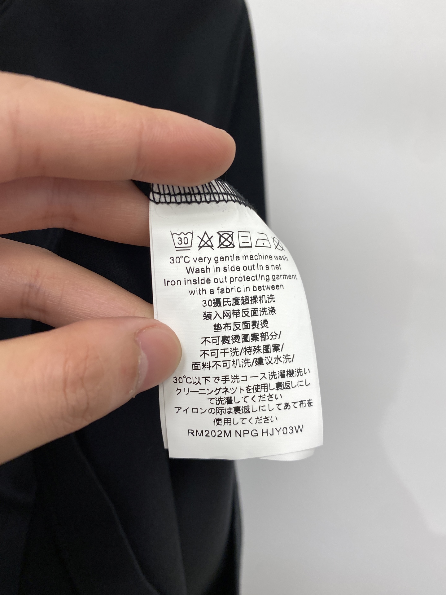 迪奥、2026新品短袖T恤，帅气时尚，衣下精致刺绣图案logo，简约百搭款。面料棉 不仅挺括，保持潮流的