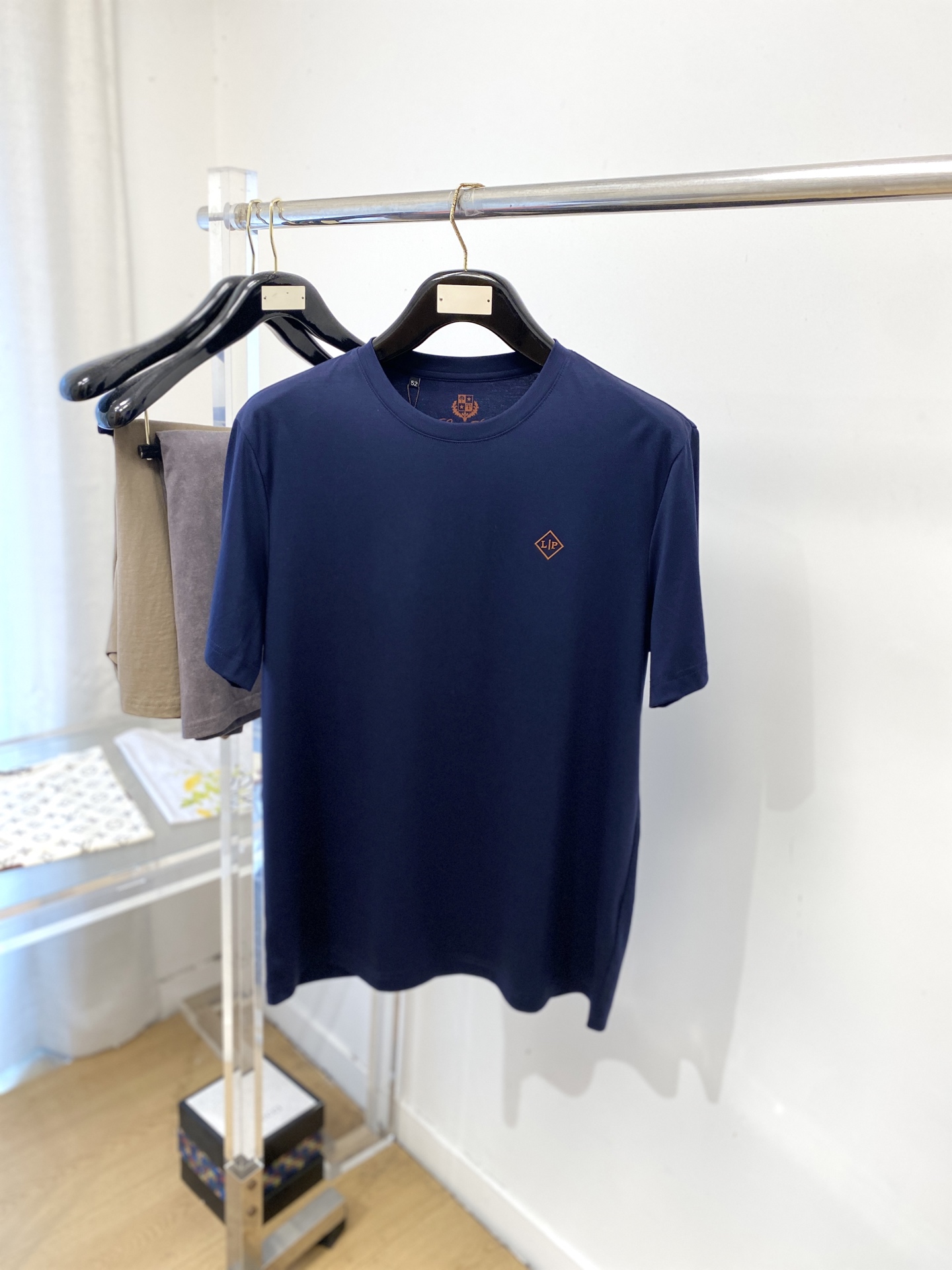 Loro Piana、2026新品短袖T恤，帅气时尚，胸前顶级印胶字母logo，简约百搭款。面料棉 不仅
