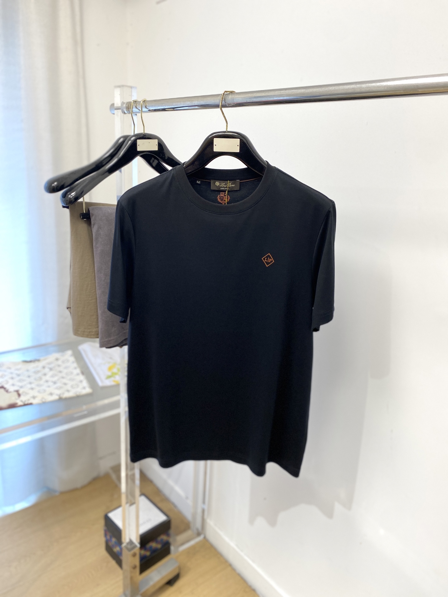 Loro Piana、2026新品短袖T恤，帅气时尚，胸前顶级印胶字母logo，简约百搭款。面料棉 不仅