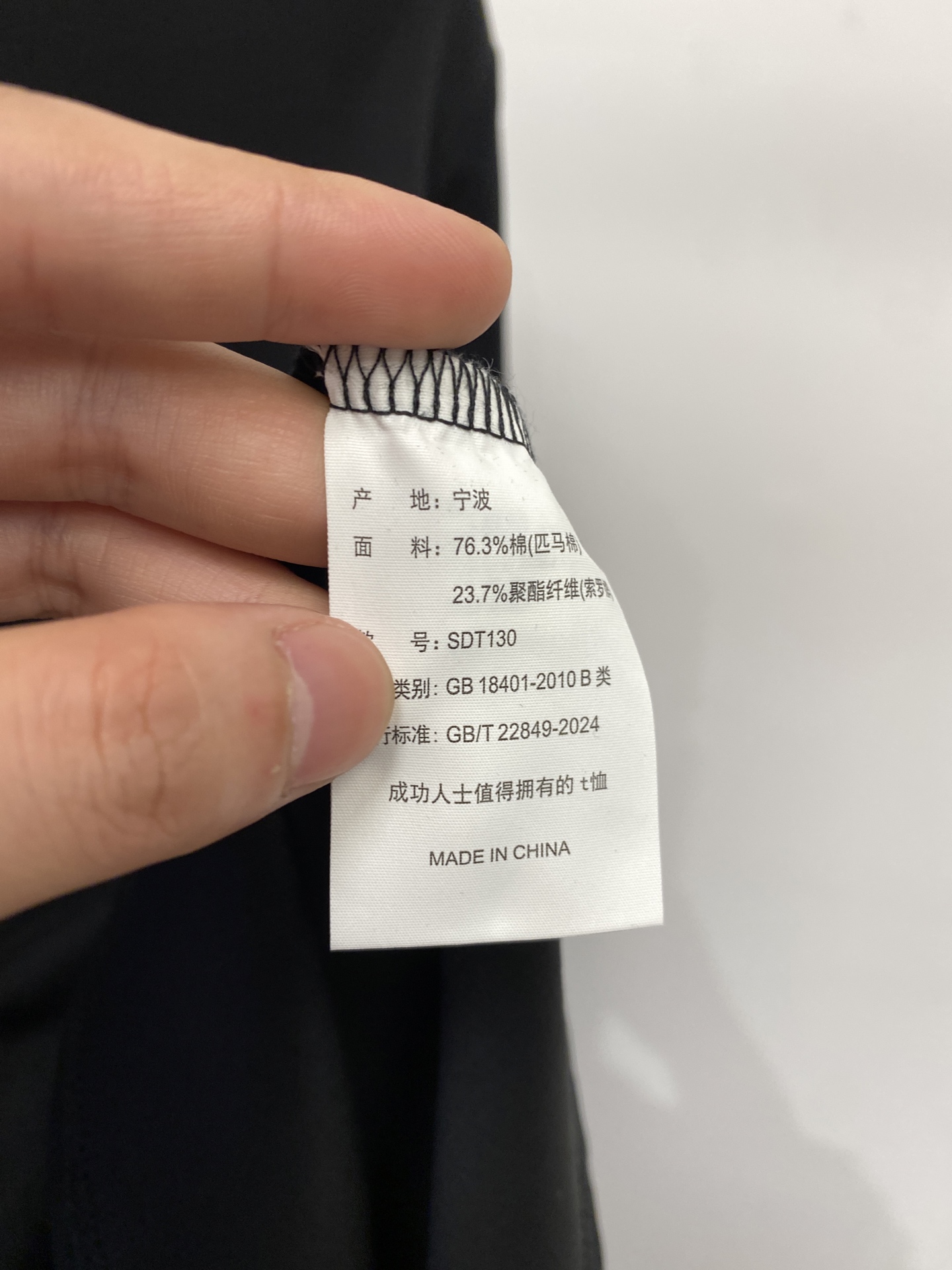 爱马仕、2026新品短袖T恤，帅气时尚，胸前刺绣装饰图案logo，简约百搭款。面料棉 不仅挺括，保持潮流