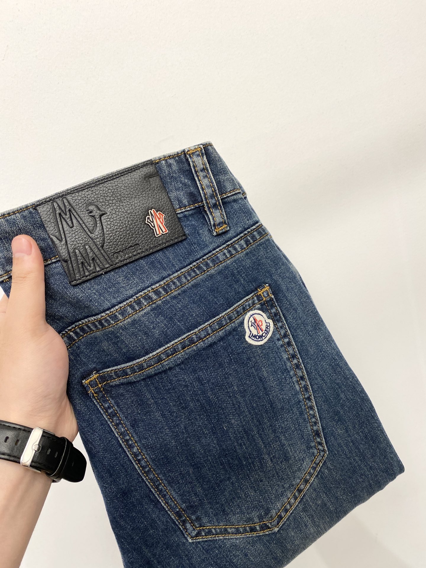 NO:847287,Moncler, 2026 latest products, available at counters simultaneously, original goods, washed casual jeans, imported original washed stretch fabric, comfortable and elastic, original hardware accessories decorated with logo, super correct version, extremely high grade, counter quality, fashionable and stylish upper body, code number 29-38,, Moncler, jeans,19860909蒙口、2026最新品,专柜同步有售,原单狠货,水洗休闲牛仔裤,进口原版水洗弹力面料,舒适有弹性,原版五金辅料装饰logo,版型超正,档次极高,专柜品质,上身时尚有型,码数29-38,,Moncler,jeans,,Men's clothing
