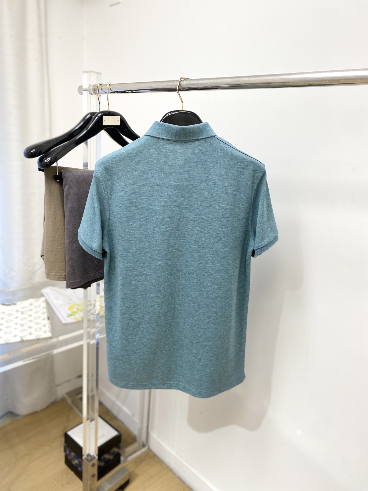 阿玛尼、2026新品短袖T恤，帅气时尚，胸前设计凹凸图案logo，简约百搭款。面料棉 不仅挺括，保持潮流