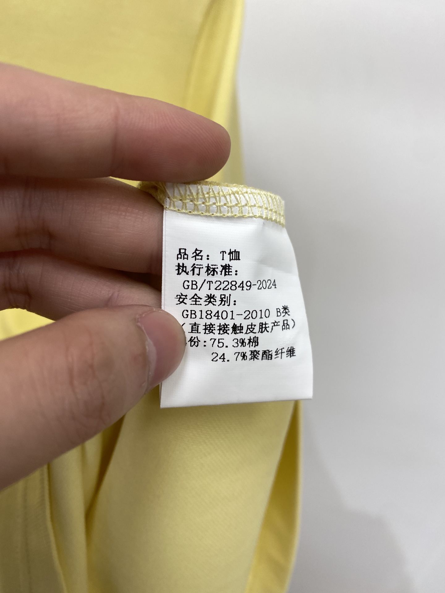 蒙口、2026新品短袖T恤，帅气时尚，胸前刺绣装饰图案logo，简约百搭款。面料棉 不仅挺括，保持潮流的