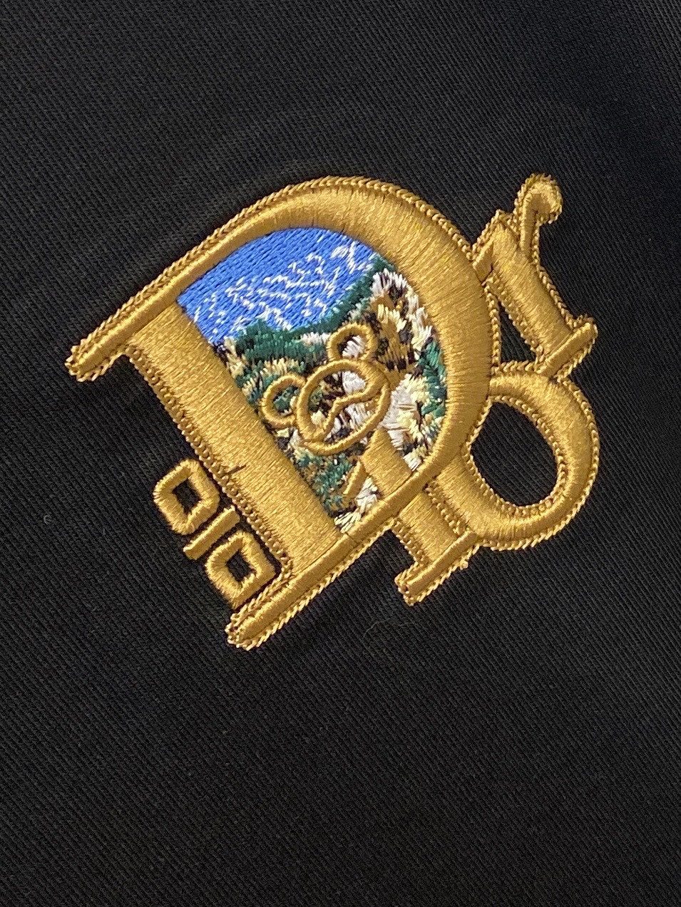 迪奥、2026新品短袖T恤，帅气时尚，胸前精致刺绣字母logo，简约百搭款。面料棉 不仅挺括，保持潮流的