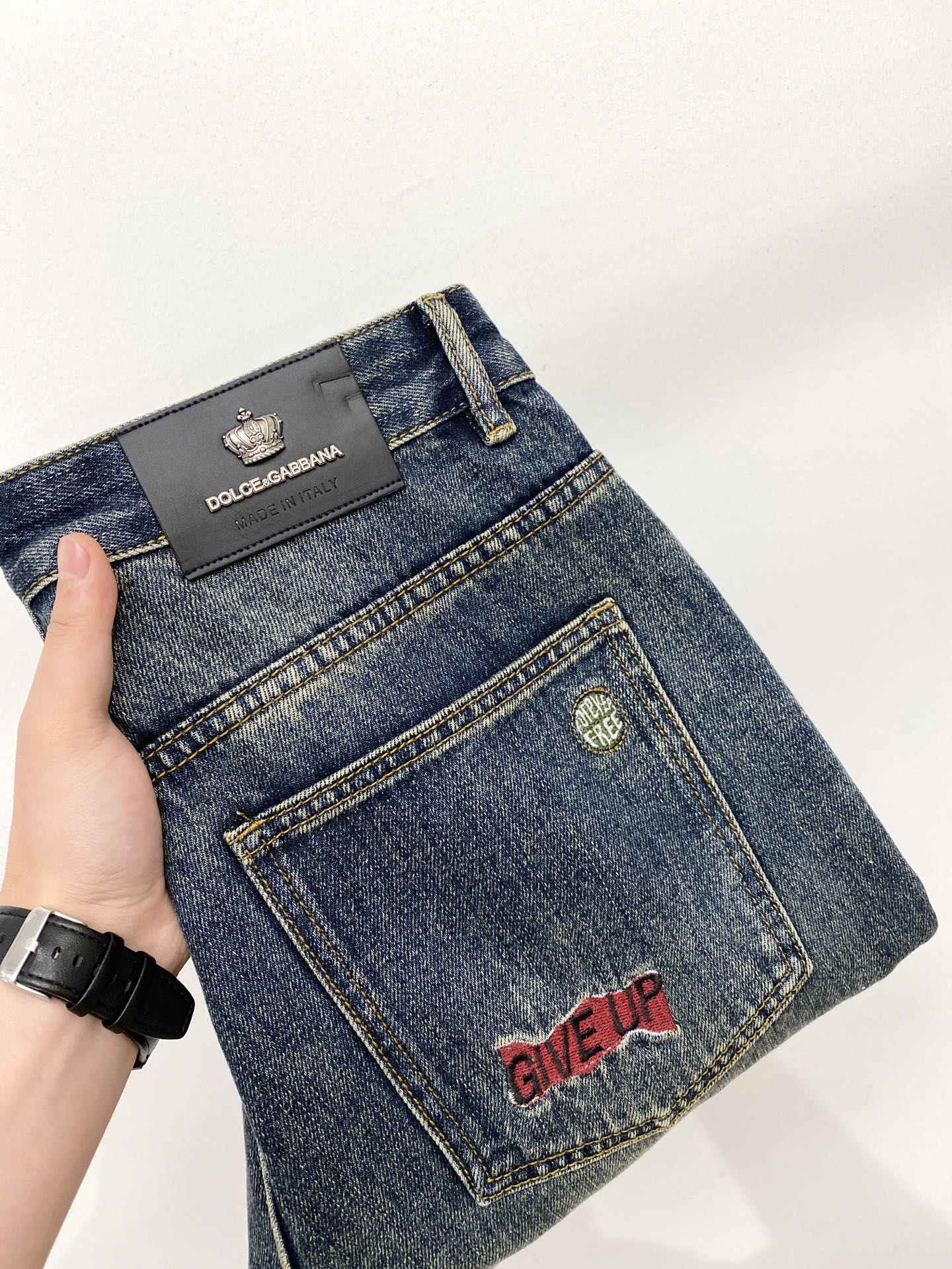 NO:832875,DG, 2026 latest products, available at counters at the same time, original goods, washed casual jeans, imported original washed stretch fabrics, comfortable and elastic, original hardware accessories decorated with logo, super correct version, extremely high grade, counter quality, fashionable and stylish upper body, code number 29-38,,jeans,19860909DG、2026最新品,专柜同步有售,原单狠货,水洗休闲牛仔裤,进口原版水洗弹力面料,舒适有弹性,原版五金辅料装饰logo,版型超正,档次极高,专柜品质,上身时尚有型,码数29-38,,jeans,,Men's clothing