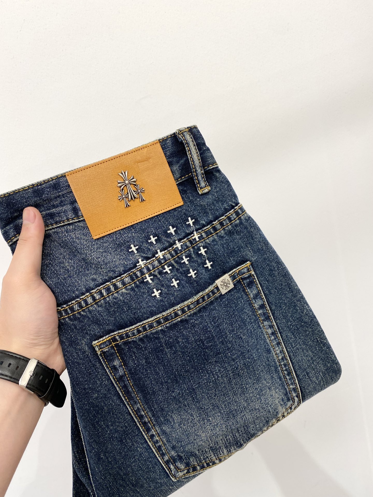NO:832891,Chrome hearts, 2026 latest products, available at counters simultaneously, original goods, washed casual jeans, imported original washed stretch fabrics, comfortable and elastic, original hardware accessories decorated with logo, super correct version, extremely high grade, counter quality, fashionable and stylish upper body, code number 29-38,, chrome hearts, jeans,19860909克罗心、2026最新品,专柜同步有售,原单狠货,水洗休闲牛仔裤,进口原版水洗弹力面料,舒适有弹性,原版五金辅料装饰logo,版型超正,档次极高,专柜品质,上身时尚有型,码数29-38,,chrome hearts,jeans,,Men's clothing