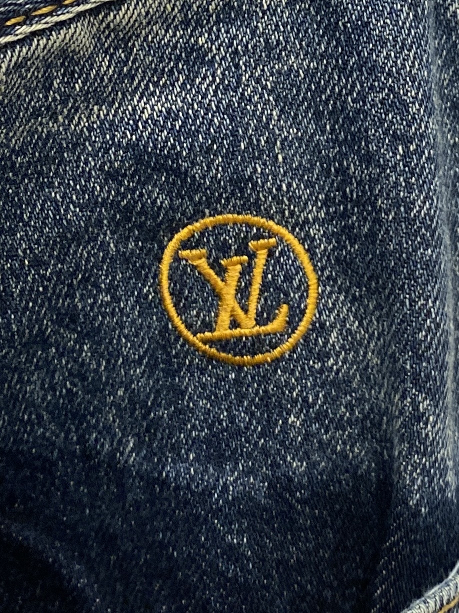 LV、2026最新品，专柜同步有售，原单狠货，水洗休闲牛仔裤，进口原版水洗弹力面料，舒适有弹性，原版五金辅料装饰logo