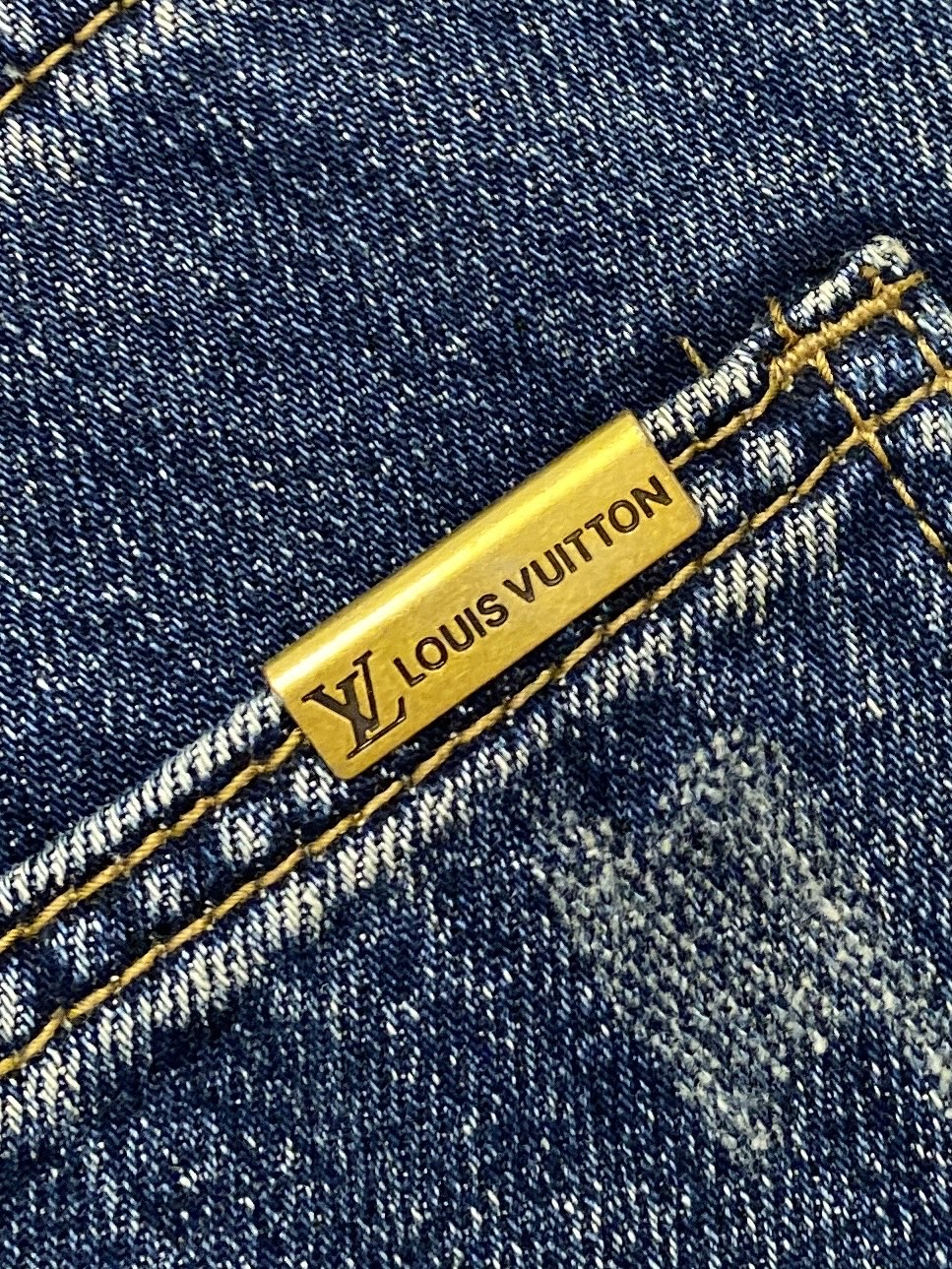 LV、2026最新品，专柜同步有售，原单狠货，水洗休闲牛仔裤，进口原版水洗弹力面料，舒适有弹性，原版五金辅料装饰logo