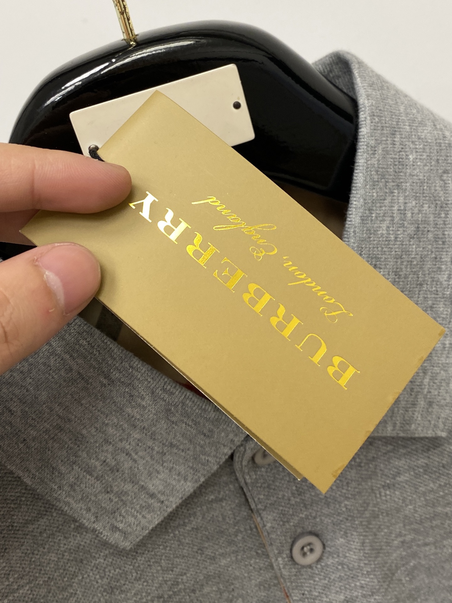 巴宝莉、2026新品短袖T恤，帅气时尚，胸前精致刺绣图案logo，简约百搭款。面料棉 不仅挺括，保持潮流