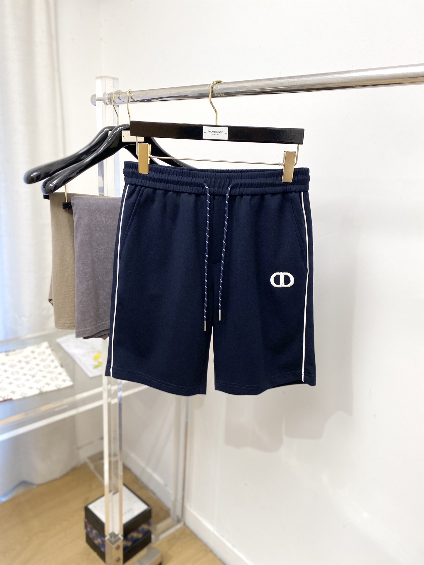 NO:836055,Dior, 2026 popular casual shorts, high elasticity, slimming, simple and versatile, popular style, fine workmanship, every stitch can be seen attentiveness, favorite of many celebrities and Internet celebrities, elongating body proportions!  Micro-elastic comfortable fabric details body size M-3XL, dior, shorts,19860909迪奥、2026爆款休闲短裤 高弹显瘦必爆简约百搭爆款,做工精细,每一针都看得到用心,超多明星网红最爱 拉长身材比例哦！微弹 舒适面料 细节体码数M-3XL,,dior,shorts,,Men's clothing