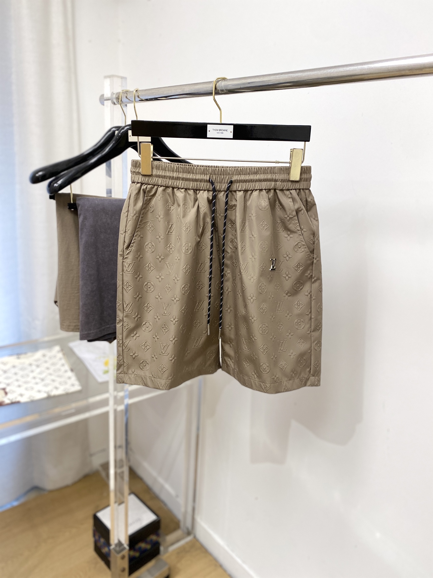 NO:836067,LV, 2026 popular casual shorts, high elasticity, slimming, simple and versatile, popular style, fine workmanship, every stitch can be seen attentive, favorite of many celebrities and Internet celebrities, elongating body proportions!  Micro-elastic comfortable fabric details body size M-3XL,,louis vuitton,shorts,19860909LV、2026爆款休闲短裤 高弹显瘦必爆简约百搭爆款,做工精细,每一针都看得到用心,超多明星网红最爱 拉长身材比例哦！微弹 舒适面料 细节体码数M-3XL,,louis vuitton,shorts,,Men's clothing