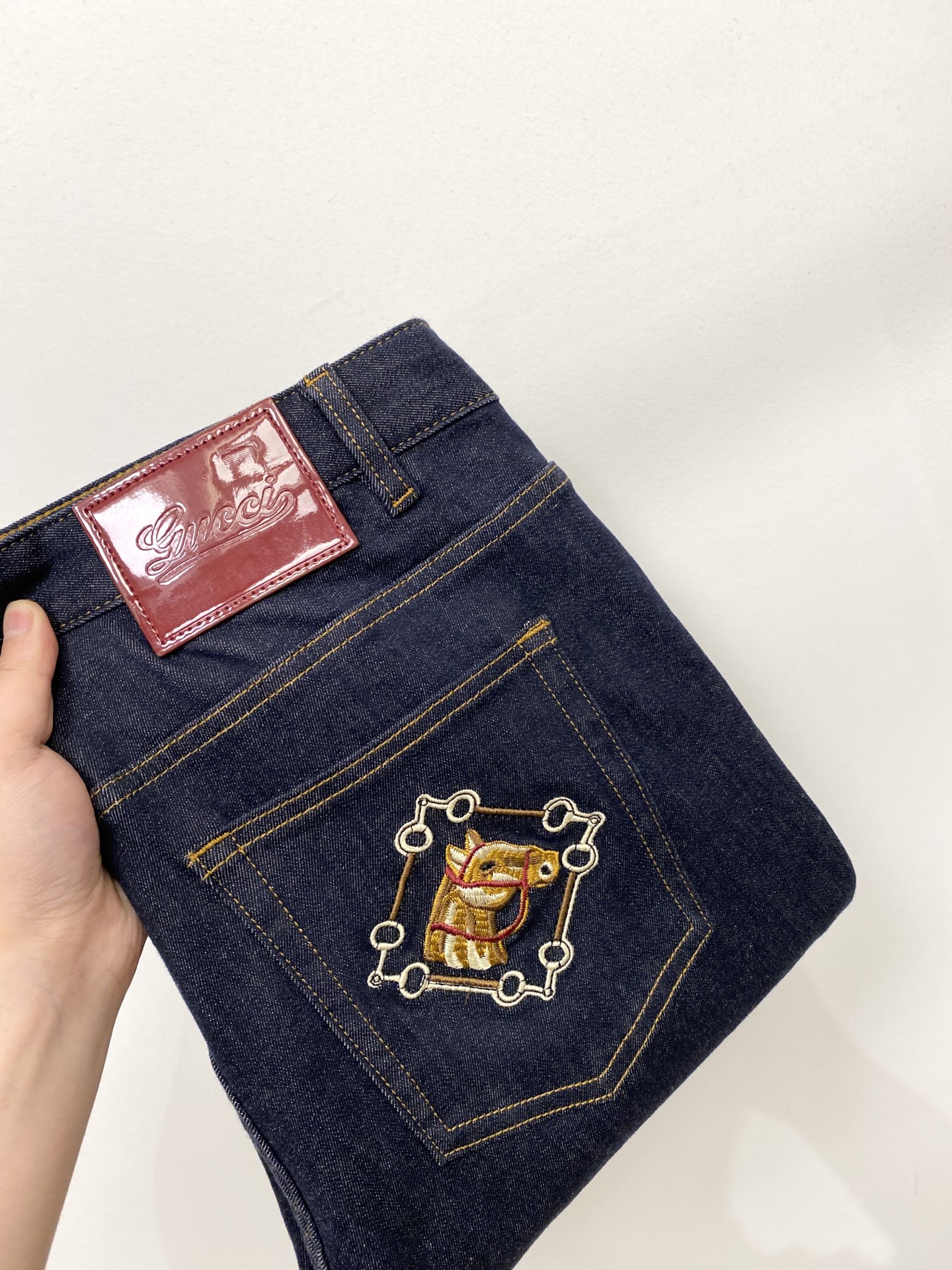 NO:848658,Gucci, 2026 latest products, available at counters simultaneously, original goods, washed casual jeans, imported original washed stretch fabrics, comfortable and elastic, original hardware accessories decorated with logo, super correct shape, extremely high grade, counter quality, fashionable and stylish upper body, code number 29-38,,jeans,19860909古奇、2026最新品,专柜同步有售,原单狠货,水洗休闲牛仔裤,进口原版水洗弹力面料,舒适有弹性,原版五金辅料装饰logo,版型超正,档次极高,专柜品质,上身时尚有型,码数29-38,,jeans,,Men's clothing
