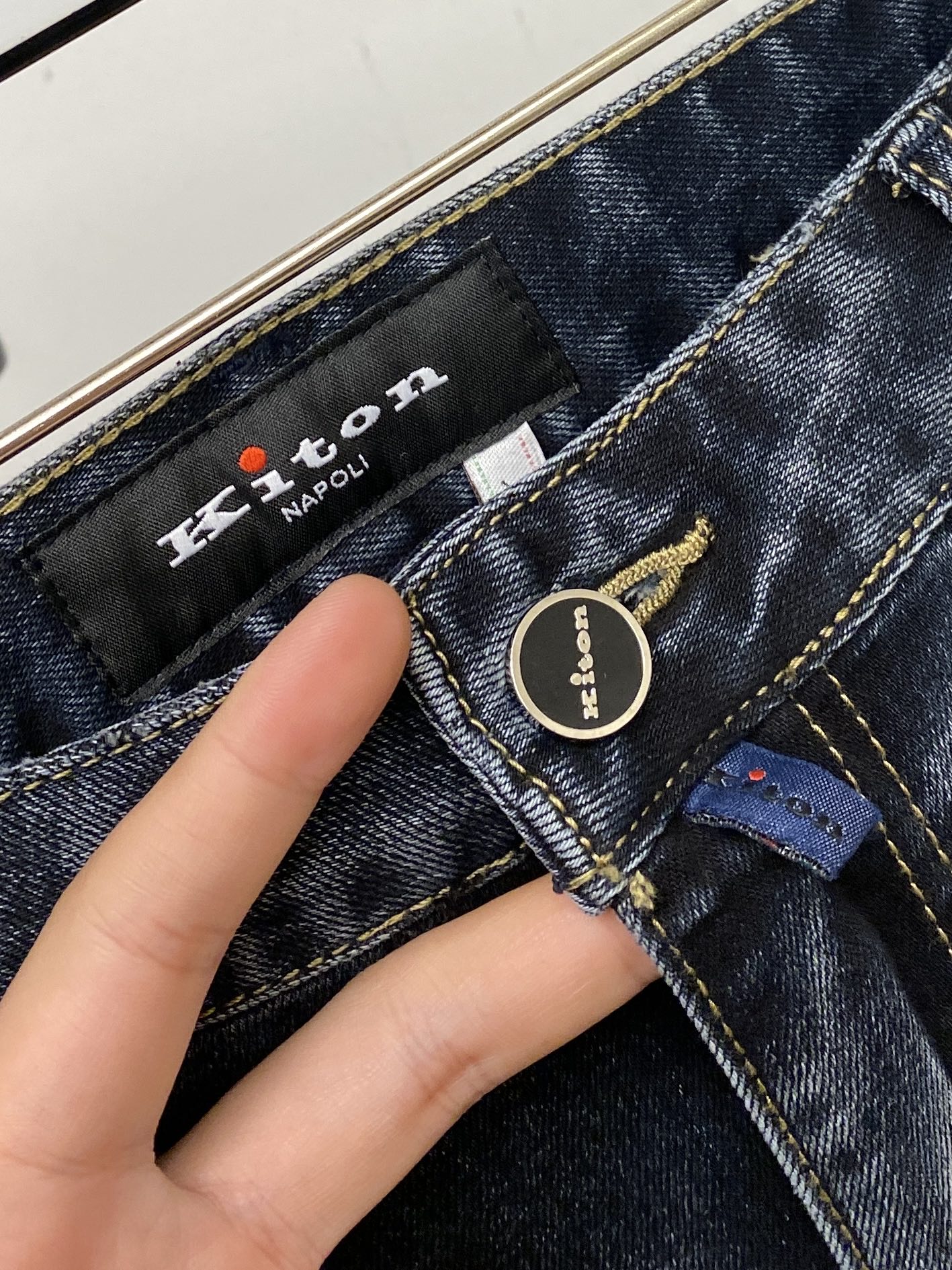 Kiton、2026最新品，专柜同步有售，原单狠货，水洗休闲牛仔裤，进口原版水洗弹力面料，舒适有弹性，原