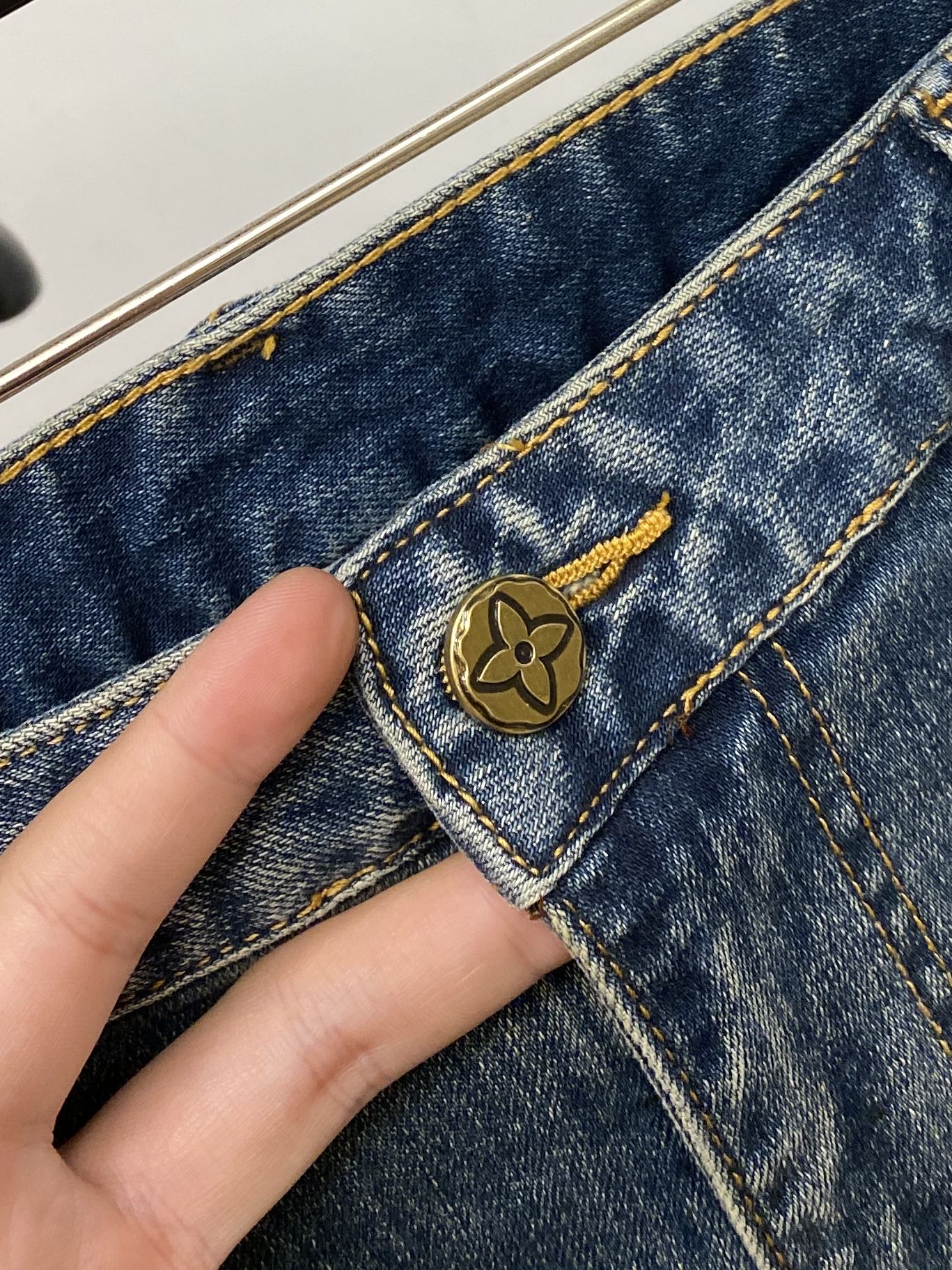 LV、2026最新品，专柜同步有售，原单狠货，水洗休闲牛仔裤，进口原版水洗弹力面料，舒适有弹性，原版五金