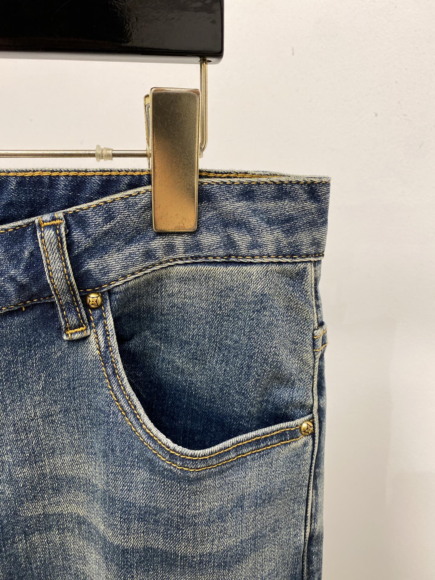 LV、2026最新品，专柜同步有售，原单狠货，水洗休闲牛仔裤，进口原版水洗弹力面料，舒适有弹性，原版五金