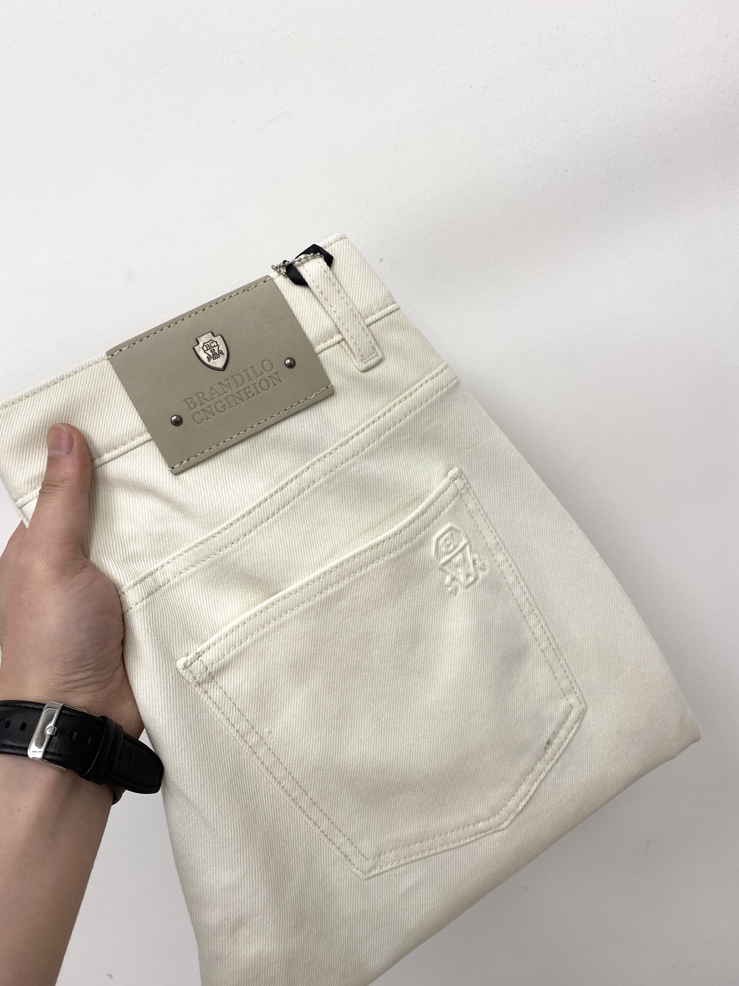 NO:837707,Brunello Cucinelli, 2026 latest products, available at counters simultaneously, original goods, washed casual jeans, imported original washed stretch fabrics, comfortable and elastic, original hardware accessories decorated with logo, super correct version, extremely high grade, counter quality, fashionable and stylish upper body, code number 29-38,, brunello cucinelli, jeans,19860909Brunello Cucinelli、 2026最新品,专柜同步有售,原单狠货,水洗休闲牛仔裤,进口原版水洗弹力面料,舒适有弹性,原版五金辅料装饰logo,版型超正,档次极高,专柜品质,上身时尚有型,码数29-38,,brunello cucinelli,jeans,,Men's clothing