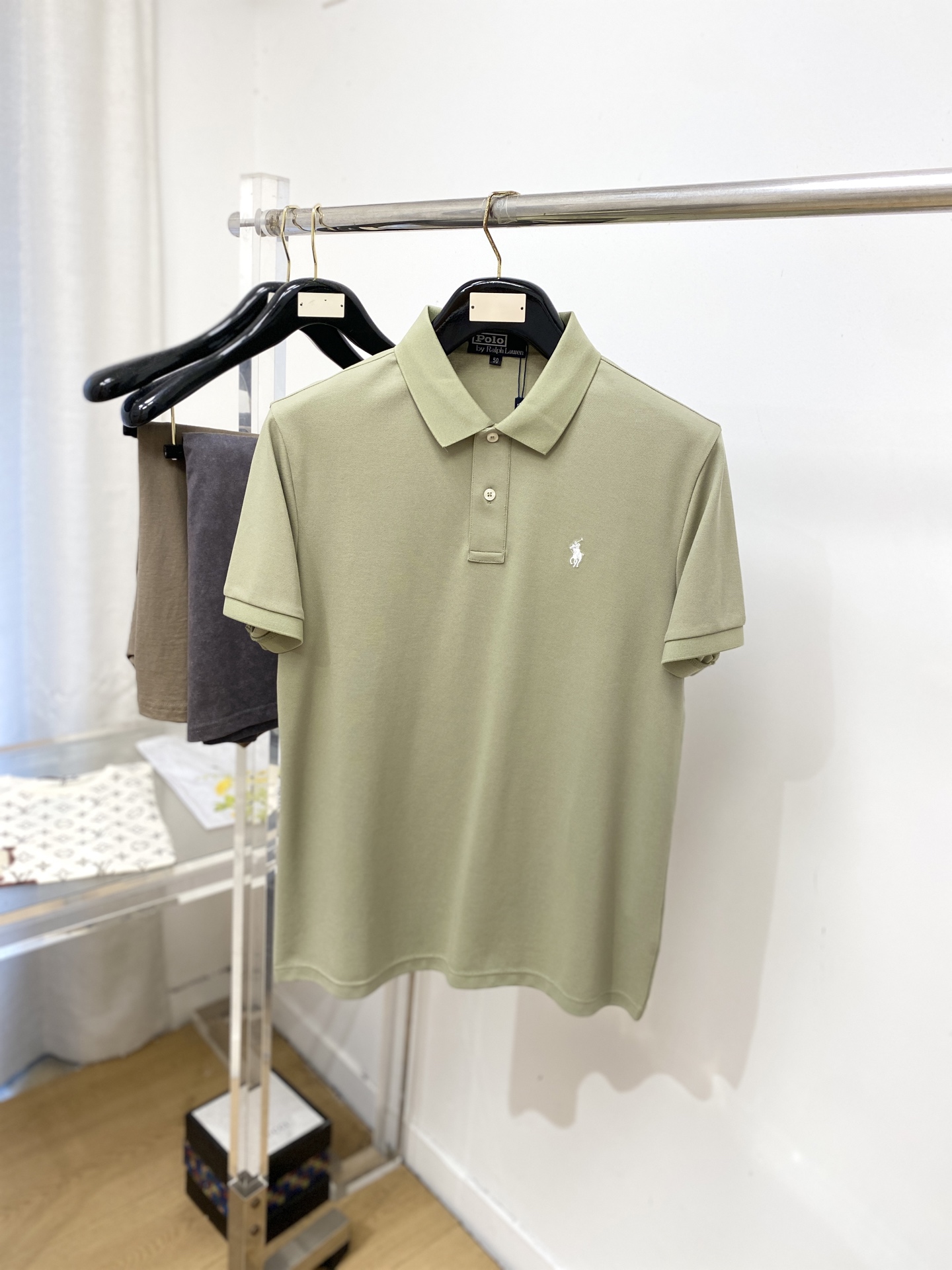 NO:837709,POLO, 2026 new short-sleeved T-shirt, handsome and fashionable, with exquisite embroidered logo on the chest, simple and versatile. The fabric cotton is not only crisp and maintains the trendy silhouette, but also comfortable to wear, and the yarn is more delicate. The size is M-3XL,, T-shirt, tees, t-shirt,19860909POLO、2026新品短袖T恤,帅气时尚,胸前精致刺绣图案logo,简约百搭款.面料棉 不仅挺括,保持潮流的廓形,又穿着舒适,纱织更细腻,码数M-3XL,,T-shirt,tees，t-shirt,,Men's clothing