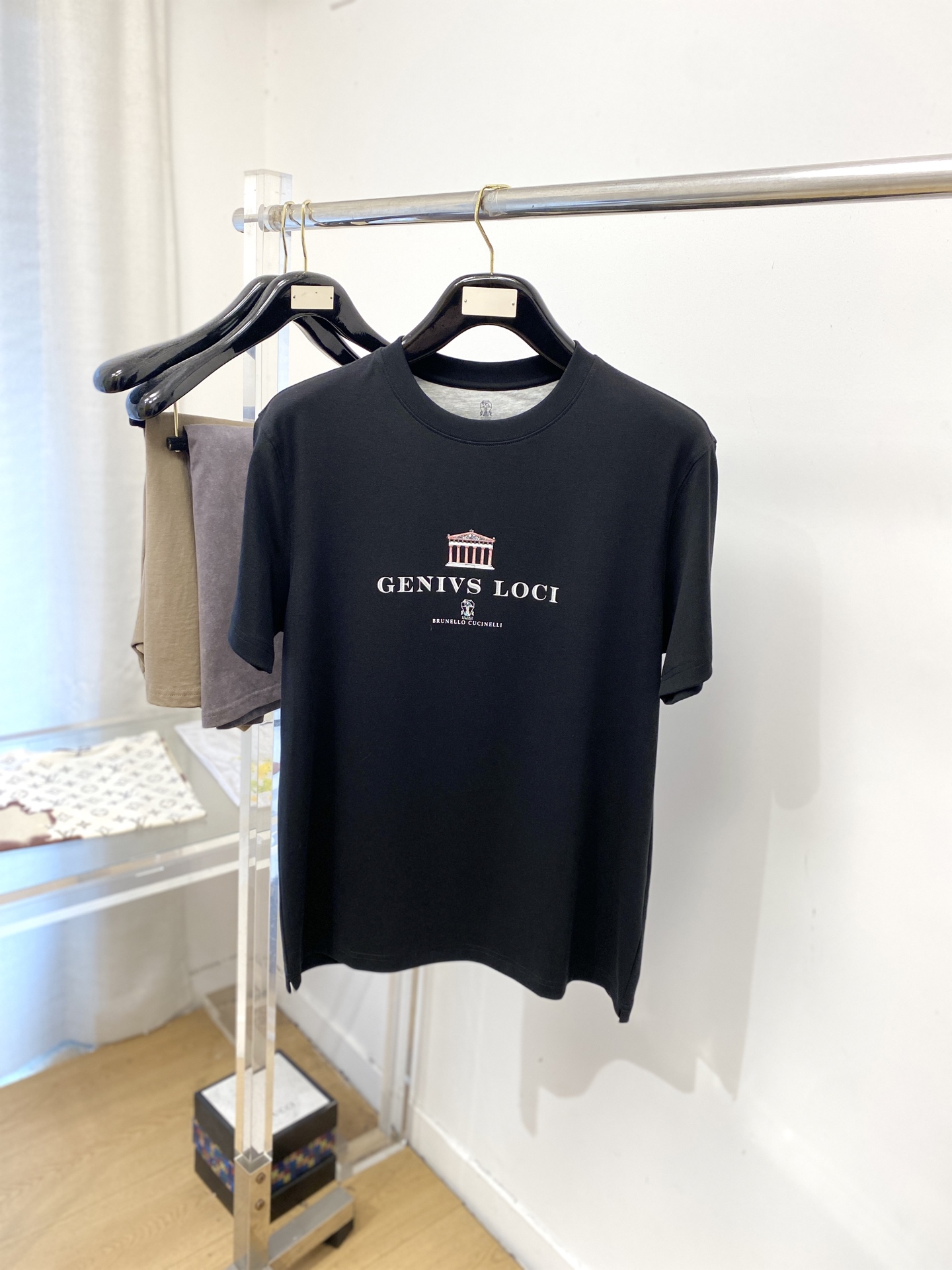 NO:839796,Brunello Cucinelli, 2026 new short-sleeved T-shirt, handsome and fashionable, top-notch printed letter pattern logo on the chest, simple and versatile. The fabric cotton is not only crisp and maintains the trendy silhouette, but also comfortable to wear, and the yarn is more delicate. Size M-3XL,, brunello cucinelli, T-shirt, tees, t-shirt,19860909Brunello Cucinelli、2026新品短袖T恤,帅气时尚,胸前顶级印胶字母图案logo,简约百搭款.面料棉 不仅挺括,保持潮流的廓形,又穿着舒适,纱织更细腻,码数M-3XL,,brunello cucinelli,T-shirt,tees，t-shirt,,Men's clothing