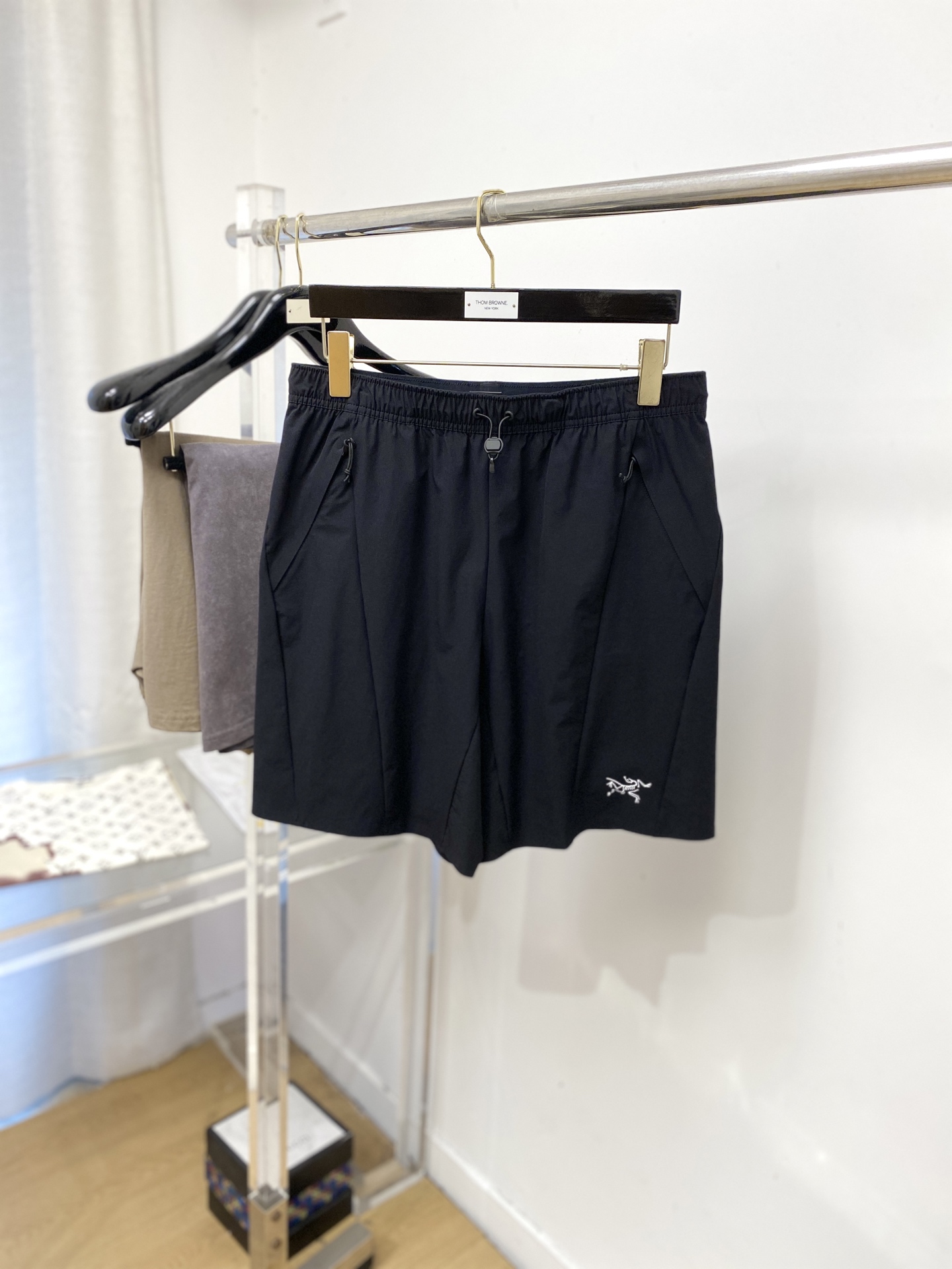 NO:839713,Archaeopteryx, 2026 popular casual shorts. High elasticity, slimming, simple and versatile, popular style. Fine workmanship, you can see the care in every stitch. It is the favorite of many celebrities and Internet celebrities. It lengthens the body proportions!  Micro-elastic comfortable fabric details body size M-3XL, arc'teryx, shorts,19860909始祖鸟、2026爆款休闲短裤 高弹显瘦必爆简约百搭爆款,做工精细,每一针都看得到用心,超多明星网红最爱 拉长身材比例哦！微弹 舒适面料 细节体码数M-3XL,arc'teryx,shorts,,Men's clothing