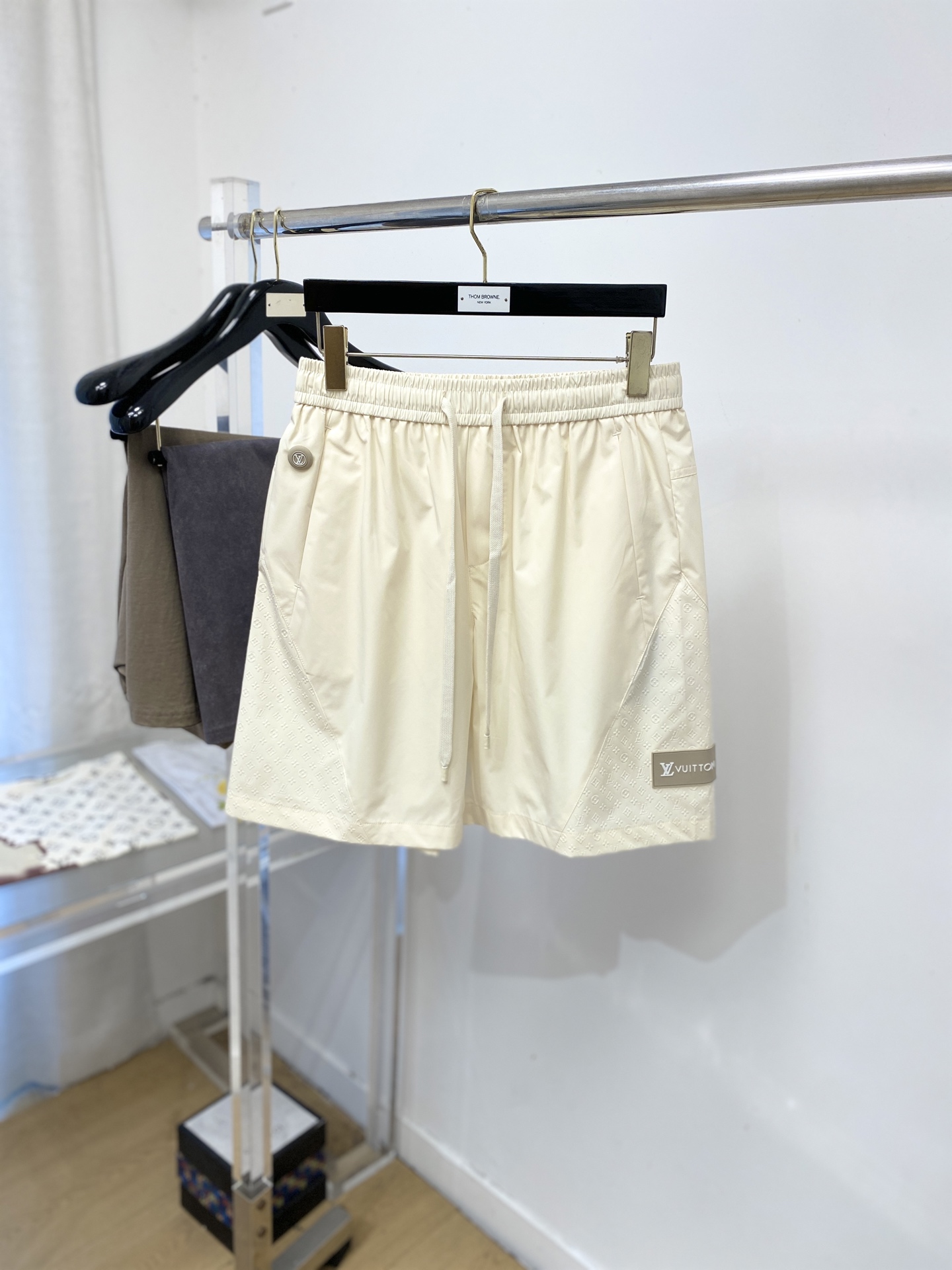 NO:844958,LV, 2026 popular casual shorts, high elasticity, slimming, simple and versatile, popular style, fine workmanship, every stitch can be seen attentive, favorite of many celebrities and Internet celebrities, elongating body proportions!  Micro-elastic comfortable fabric details body size M-3XL,,louis vuitton,shorts,19860909LV、2026爆款休闲短裤 高弹显瘦必爆简约百搭爆款,做工精细,每一针都看得到用心,超多明星网红最爱 拉长身材比例哦！微弹 舒适面料 细节体码数M-3XL,,louis vuitton,shorts,,Men's clothing