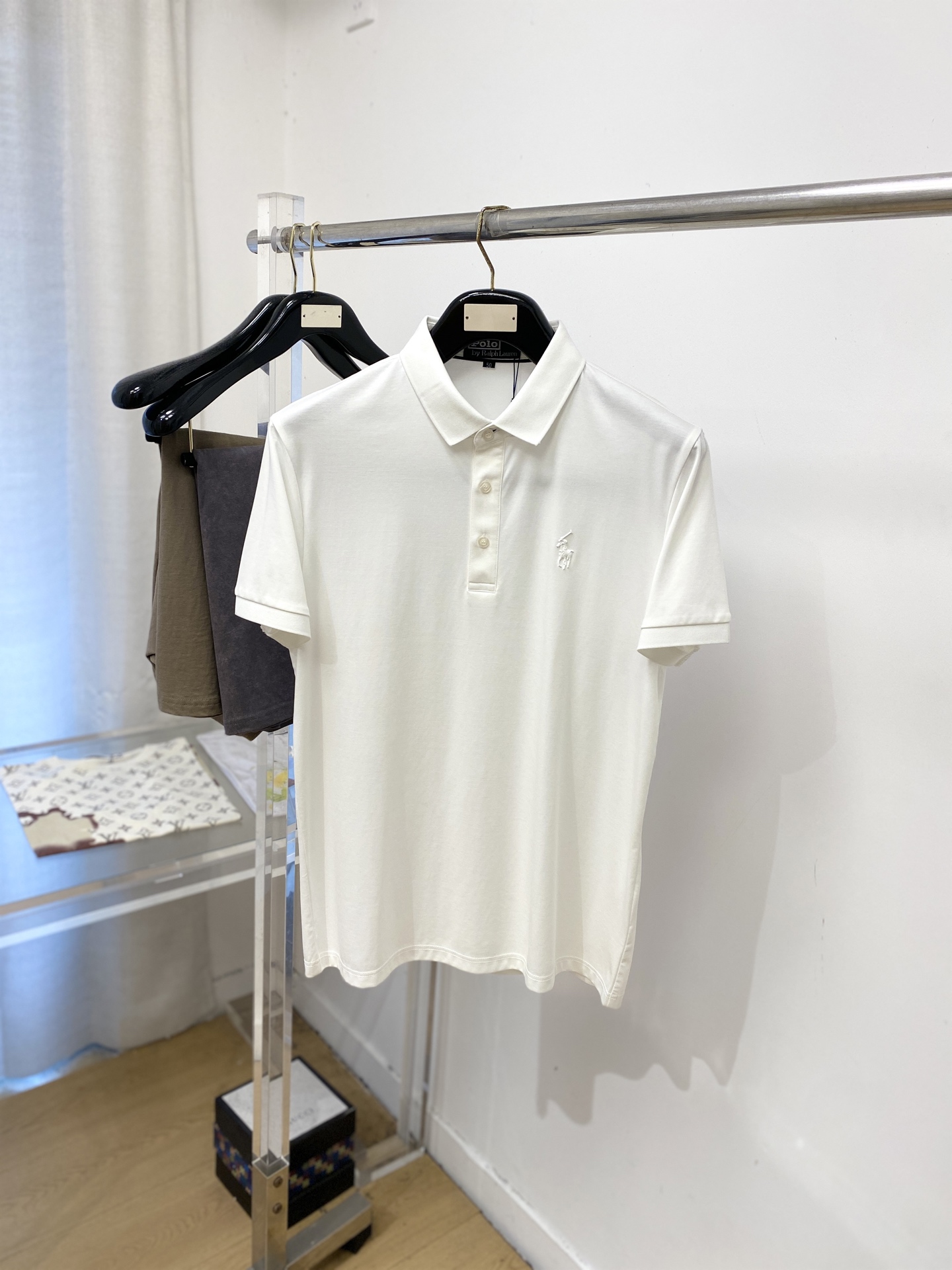 NO:844968,POLO, 2026 new short-sleeved T-shirt, handsome and fashionable, top-notch printed logo on the chest, simple and versatile. The fabric cotton is not only crisp and maintains the trendy silhouette, but also comfortable to wear, and the yarn is more delicate. The size is M-3XL,, T-shirt, tees, t-shirt,19860909POLO、2026新品短袖T恤,帅气时尚,胸前顶级印胶图案logo,简约百搭款.面料棉 不仅挺括,保持潮流的廓形,又穿着舒适,纱织更细腻,码数M-3XL,,T-shirt,tees，t-shirt,,Men's clothing