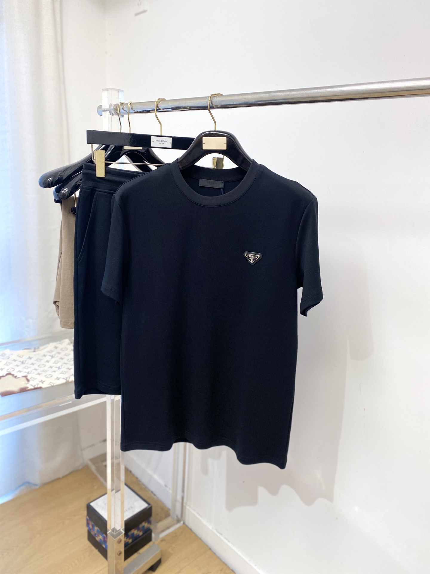NO:844994,Prada, the latest product in 2026, fashionable casual suit, made of top-quality original fabrics, comfortable to wear, very good in hygroscopicity and breathability, and super high color fastness!  It is very good whether worn inside or outside. Size M-3XL,, prada,19860909普拉达、2026最新品,时尚休闲套装,顶级原版面料打造,穿着舒适,吸湿性透气性都非常良好,色牢度超高！无论内搭还是外穿都非常出彩码数M-3XL,,prada,,Men's clothing